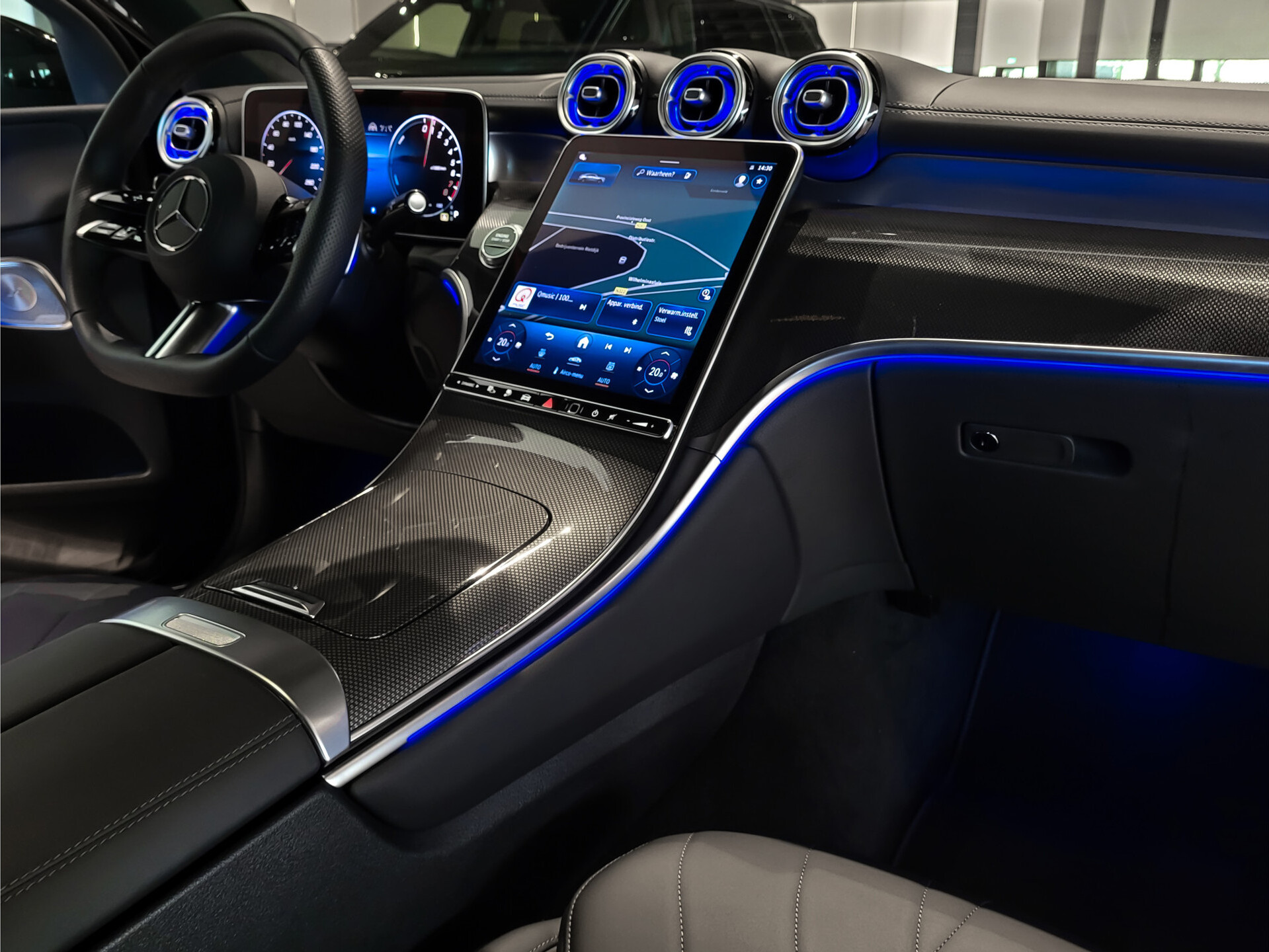 Mercedes-Benz GLC Coupé 400e 4-M AMG Night | Luchtvering | Achterassturing | Massage | ACC | HUD | Keyless | Nappa | Panorama | Trekhaak Foto 25