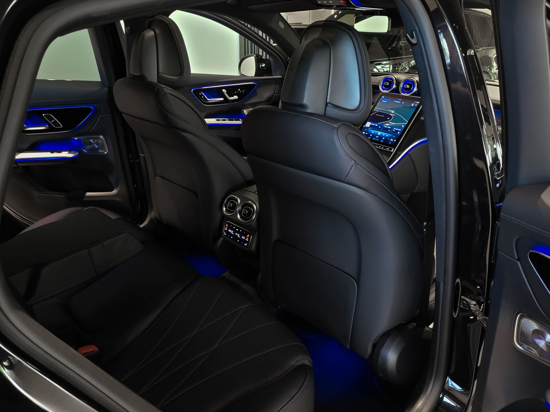 Mercedes-Benz GLC Coupé 400e 4-M AMG Night | Luchtvering | Achterassturing | Massage | ACC | HUD | Keyless | Nappa | Panorama | Trekhaak Foto 27