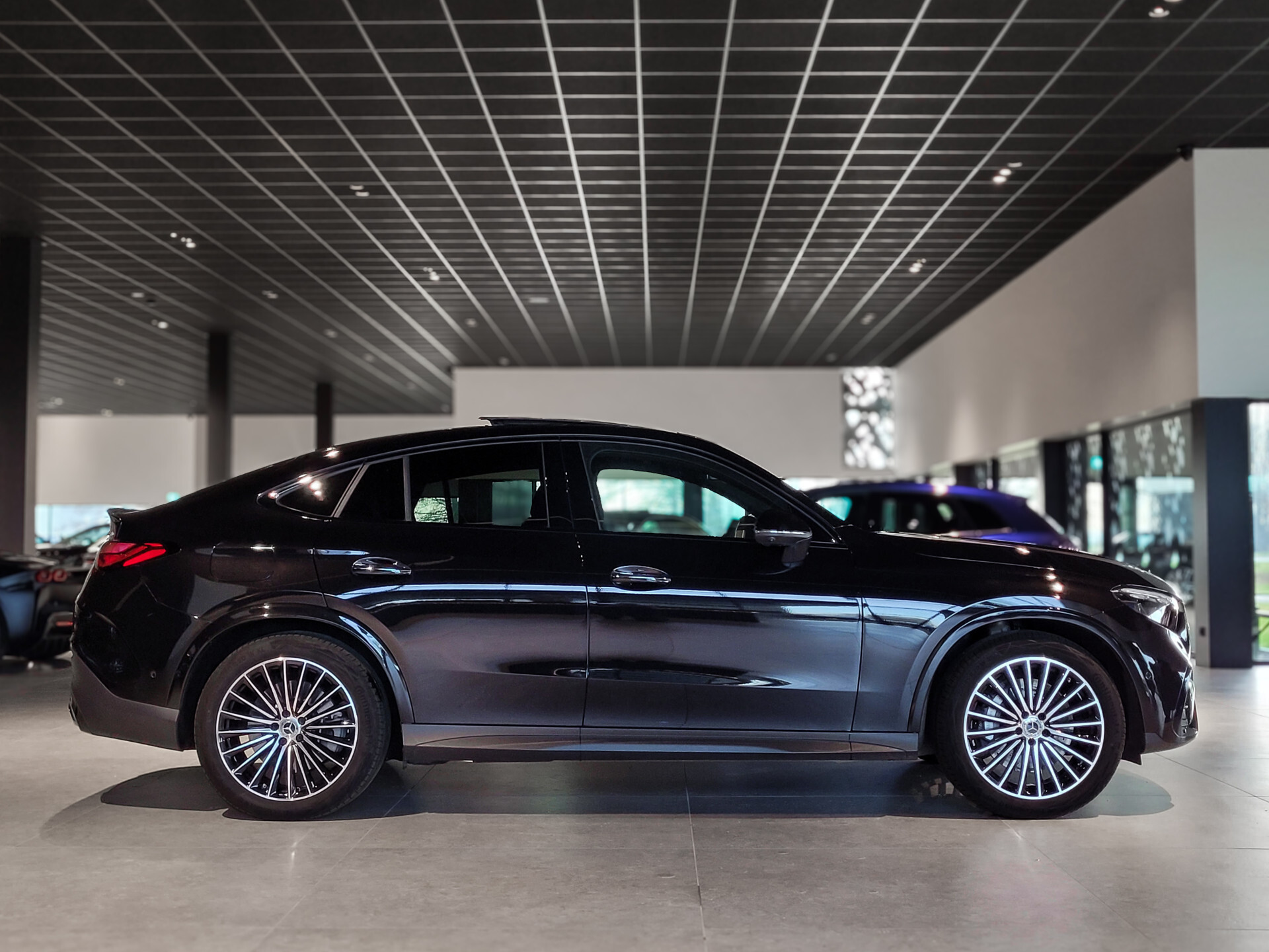 Mercedes-Benz GLC Coupé 400e 4-M AMG Night | Luchtvering | Achterassturing | Massage | ACC | HUD | Keyless | Nappa | Panorama | Trekhaak Foto 3