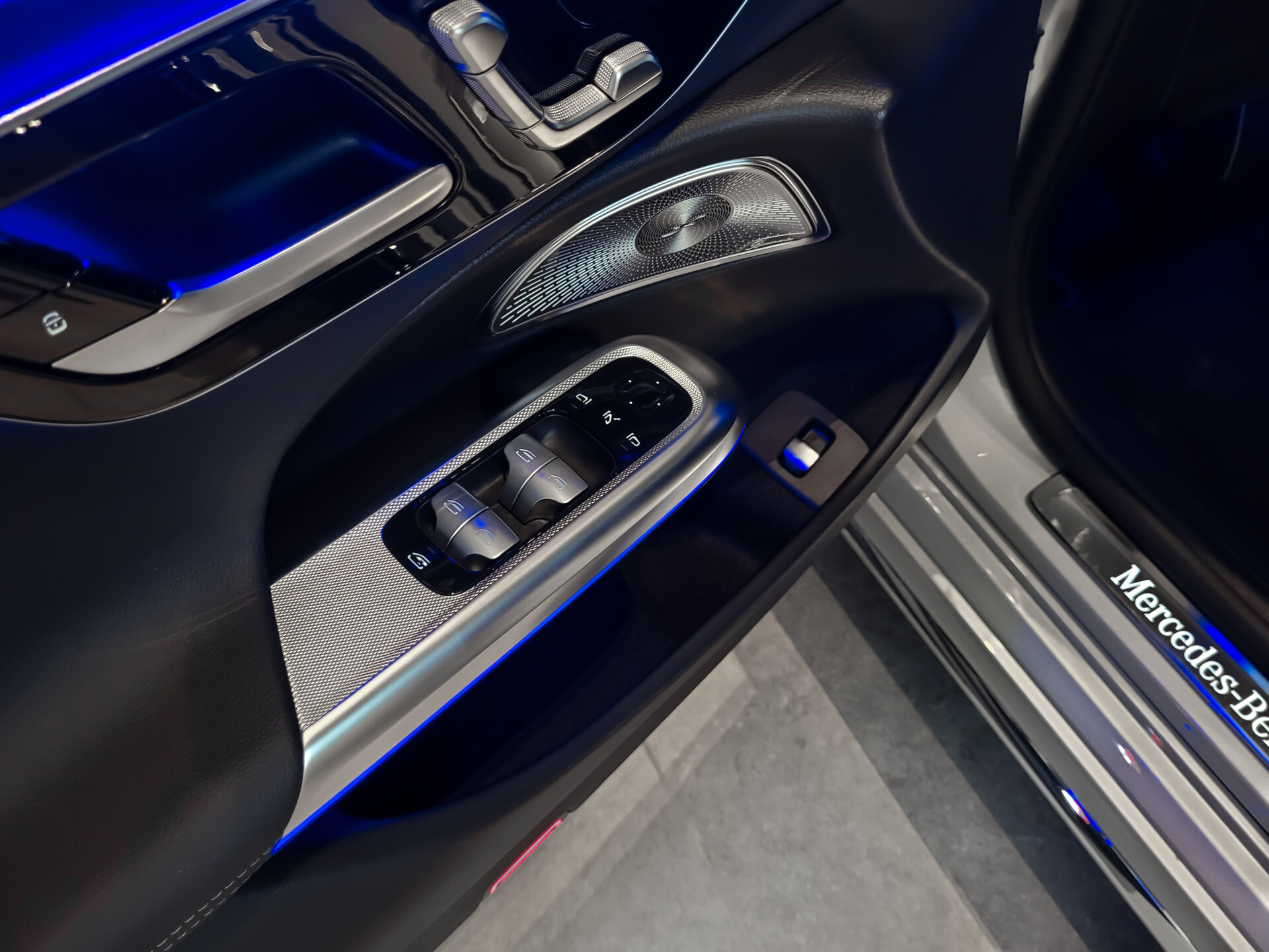 Mercedes-Benz E-Klasse Estate 300 de 4-M AMG Luchtvering | ACC | Keyless | Burmester 4D | Mem | Dynamic Light | Trekhaak | 360 Foto 15