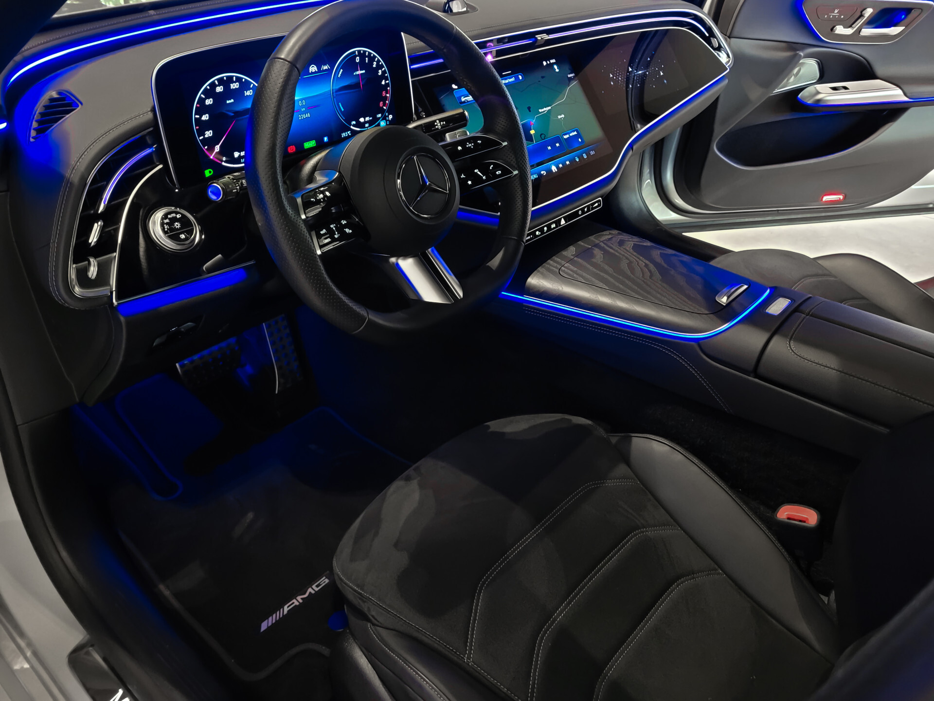 Mercedes-Benz E-Klasse Estate 300 de 4-M AMG Luchtvering | ACC | Keyless | Burmester 4D | Mem | Dynamic Light | Trekhaak | 360 Foto 21