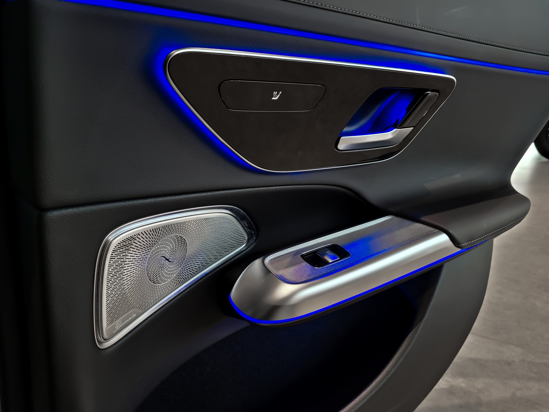 Mercedes-Benz E-Klasse Estate 300 de 4-M AMG Luchtvering | ACC | Keyless | Burmester 4D | Mem | Dynamic Light | Trekhaak | 360 Foto 30