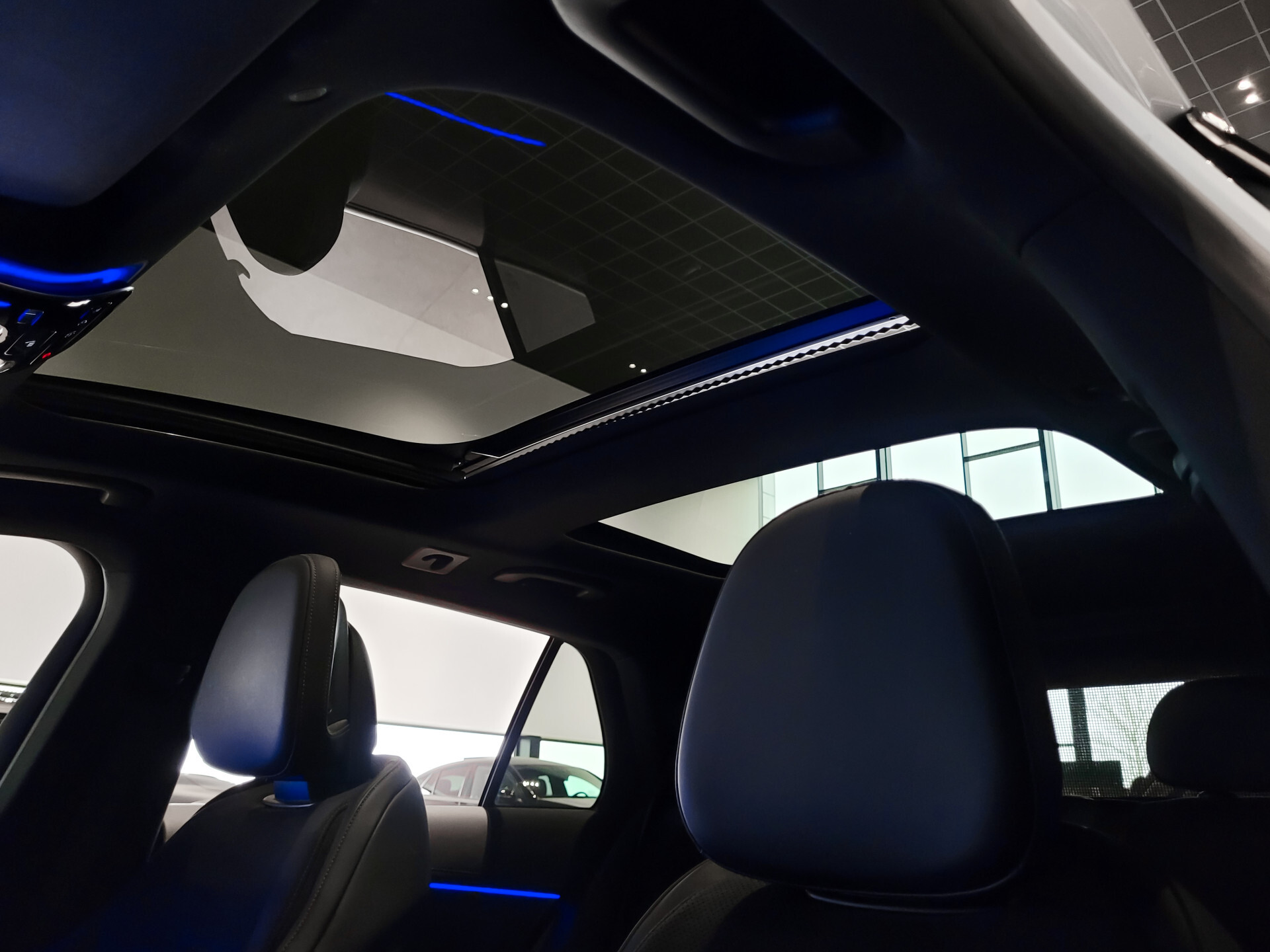 Mercedes-Benz E-Klasse Estate 300 de 4-M AMG Luchtvering | ACC | Keyless | Burmester 4D | Mem | Dynamic Light | Trekhaak | 360 Foto 37