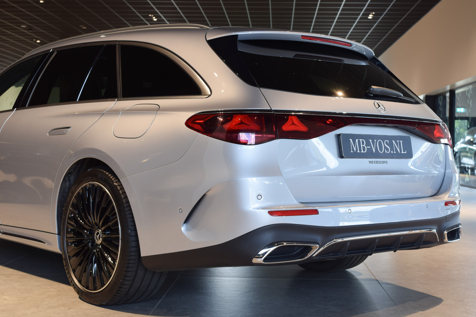 Mercedes-Benz E-Klasse Estate 300 de 4-M AMG Luchtvering | ACC | Keyless | Burmester 4D | Mem | Dynamic Light | Trekhaak | 360 Foto 43