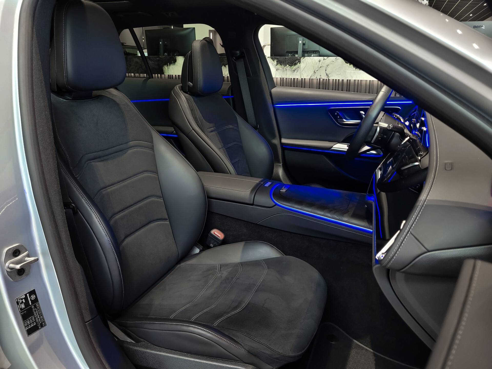 Mercedes-Benz E-Klasse Estate 300 de 4-M AMG Luchtvering | ACC | Keyless | Burmester 4D | Mem | Dynamic Light | Trekhaak | 360 Foto 6