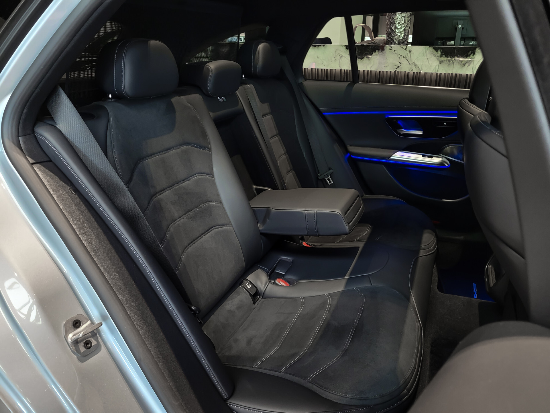 Mercedes-Benz E-Klasse Estate 300 de 4-M AMG Luchtvering | ACC | Keyless | Burmester 4D | Mem | Dynamic Light | Trekhaak | 360 Foto 7