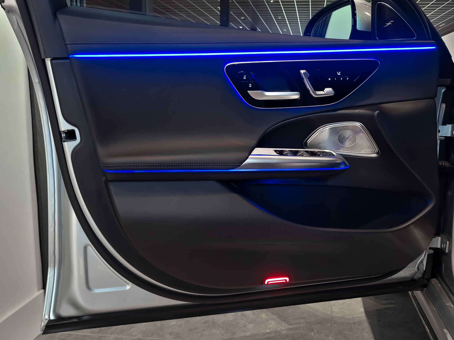 Mercedes-Benz E-Klasse Estate 300 de 4-M AMG Luchtvering | ACC | Keyless | Burmester 4D | Mem | Dynamic Light | Trekhaak | 360 Foto 9