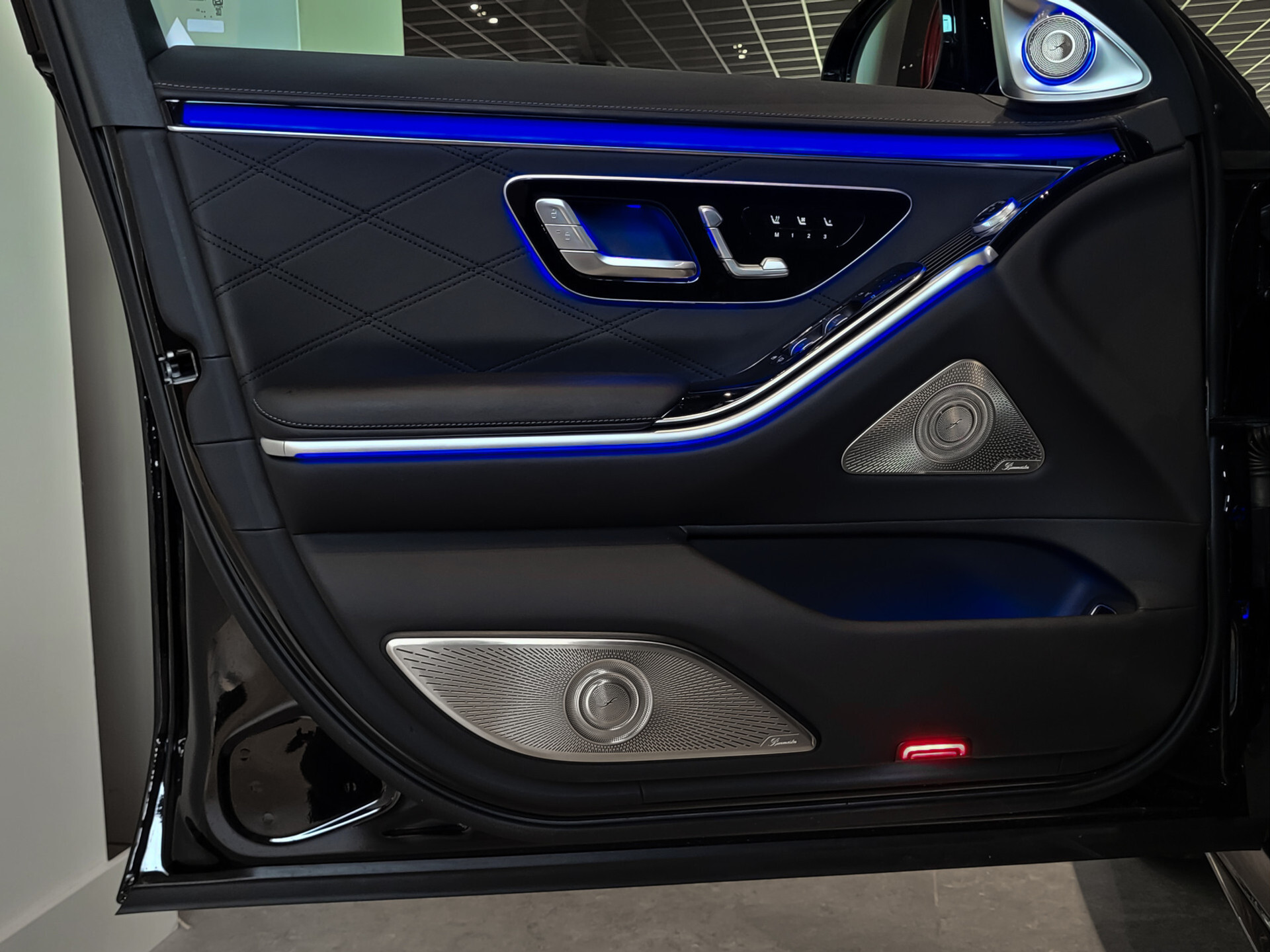 Mercedes-Benz S-Klasse AMG 63 S E Performance Ceramic | First Class | Burmester 4D | Klaptafels | Entertainment | Flowing Lines Foto 10