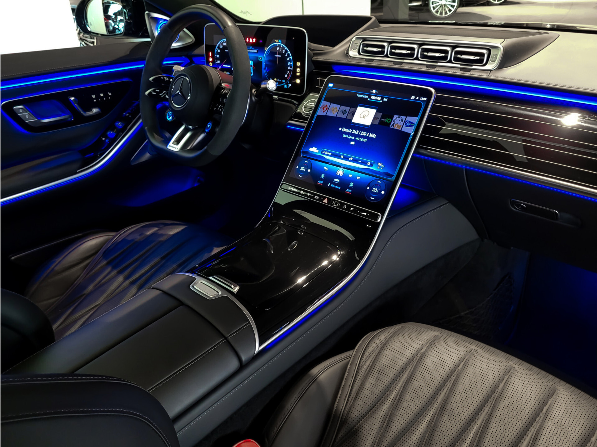 Mercedes-Benz S-Klasse AMG 63 S E Performance Ceramic | First Class | Burmester 4D | Klaptafels | Entertainment | Flowing Lines Foto 32