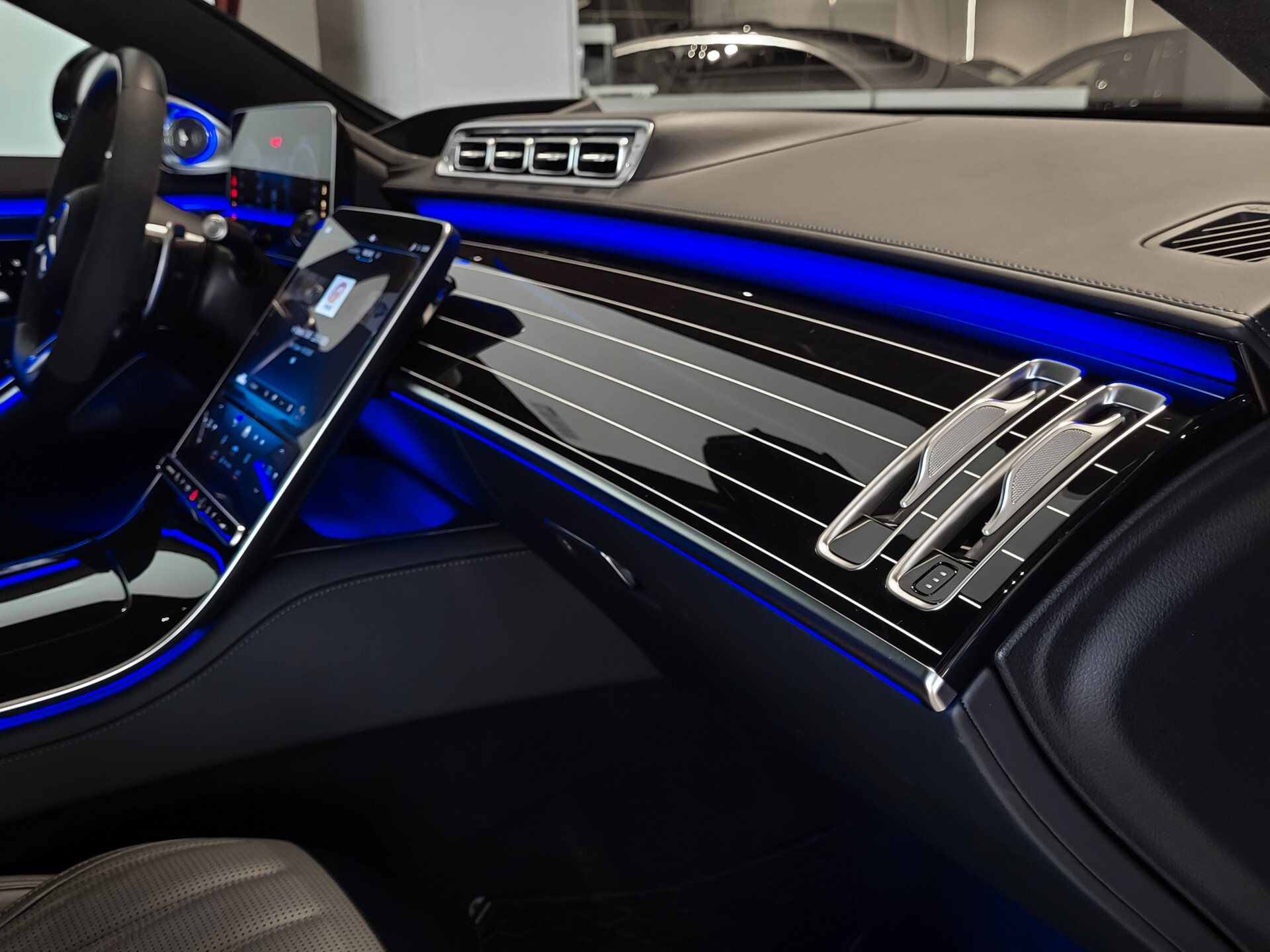 Mercedes-Benz S-Klasse AMG 63 S E Performance Ceramic | First Class | Burmester 4D | Klaptafels | Entertainment | Flowing Lines Foto 34