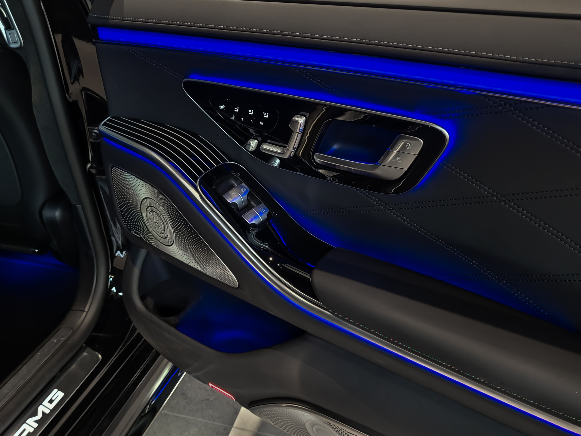 Mercedes-Benz S-Klasse AMG 63 S E Performance Ceramic | First Class | Burmester 4D | Klaptafels | Entertainment | Flowing Lines Foto 36