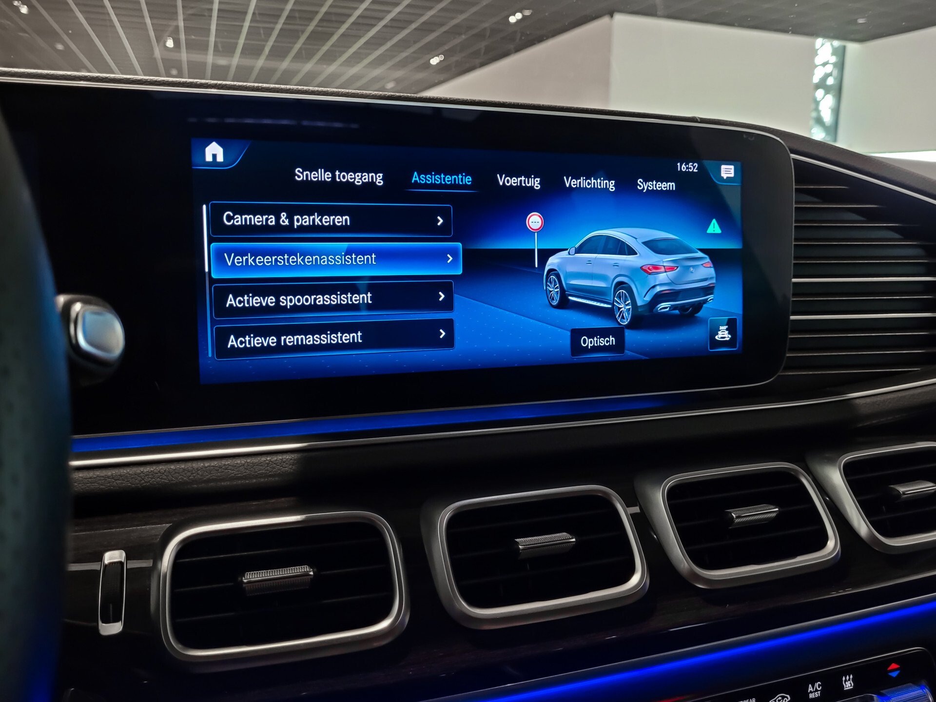 Mercedes-Benz GLE Coupé 400 d 4-M AMG Night | Luchtvering | Keyless | HUD | Stoelkoeling | Rij-Assistentie Plus | Nappa | Trekhaak Foto 33