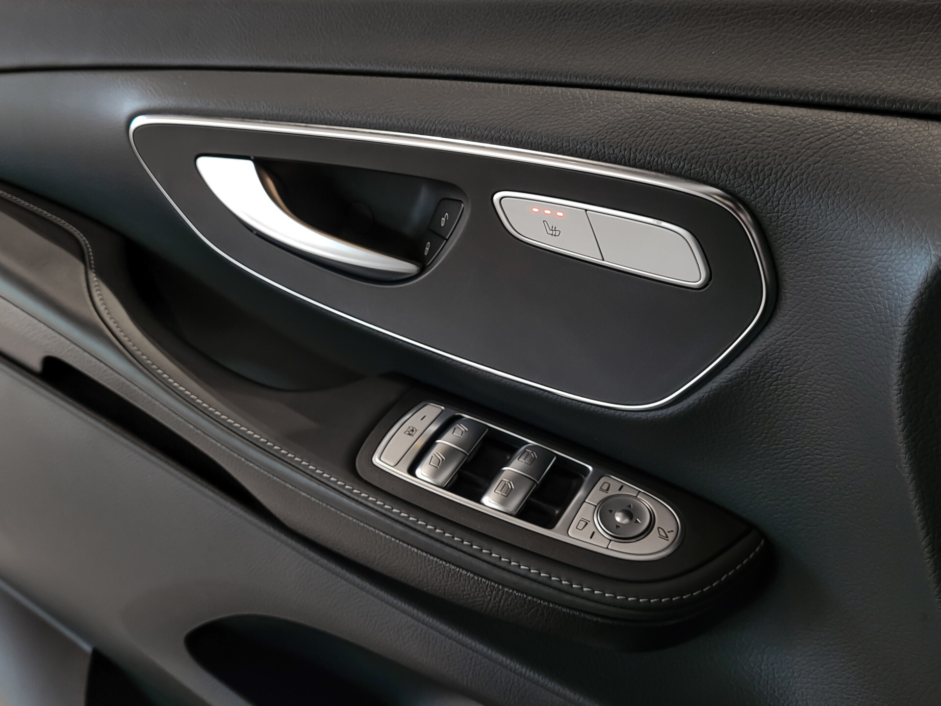 Mercedes-Benz V-Klasse 300d 4-M Lang DC AMG Avantgarde Edition Luchtvering | Panorama | Night Foto 12