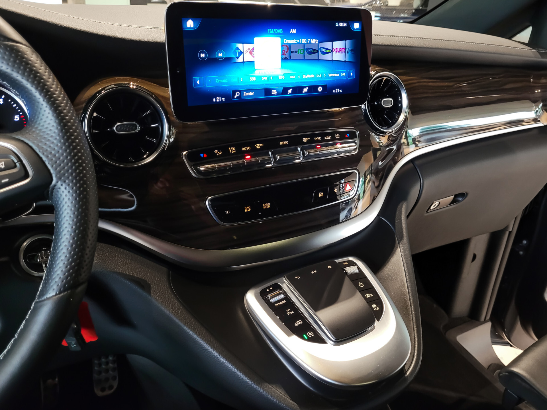 Mercedes-Benz V-Klasse 300d 4-M Lang DC AMG Avantgarde Edition Luchtvering | Panorama | Night Foto 24