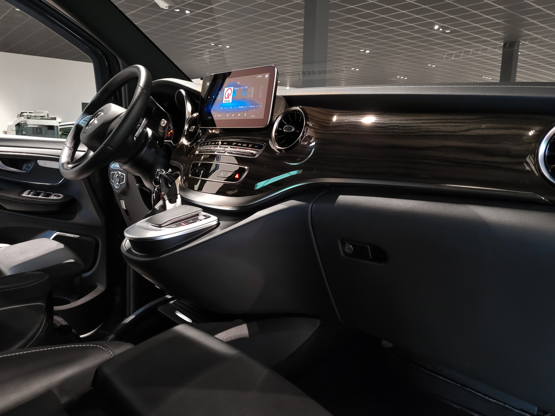 Mercedes-Benz V-Klasse 300d 4-M Lang DC AMG Avantgarde Edition Luchtvering | Panorama | Night Foto 28