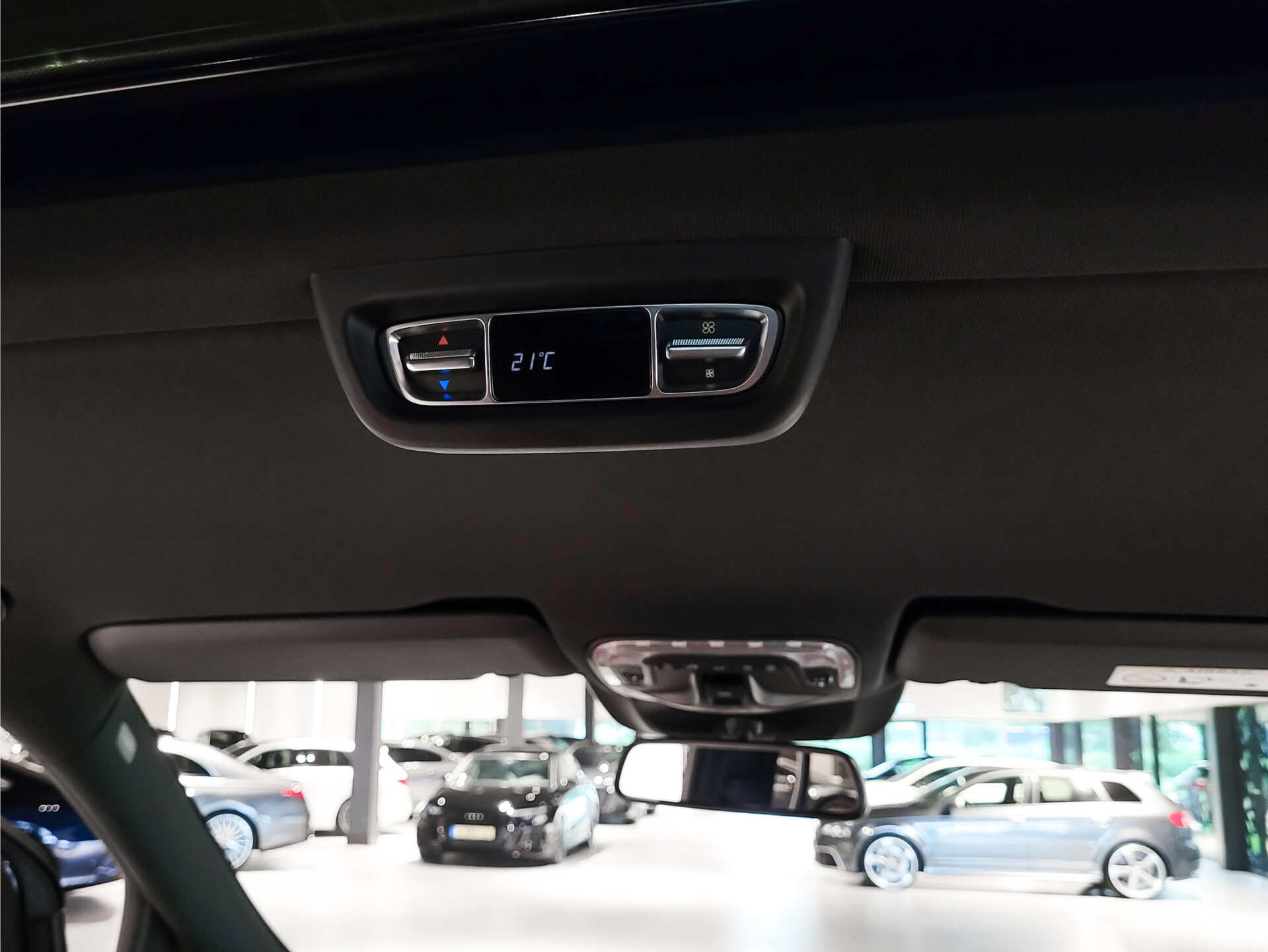 Mercedes-Benz V-Klasse 300d 4-M Lang DC AMG Avantgarde Edition Luchtvering | Panorama | Night Foto 35