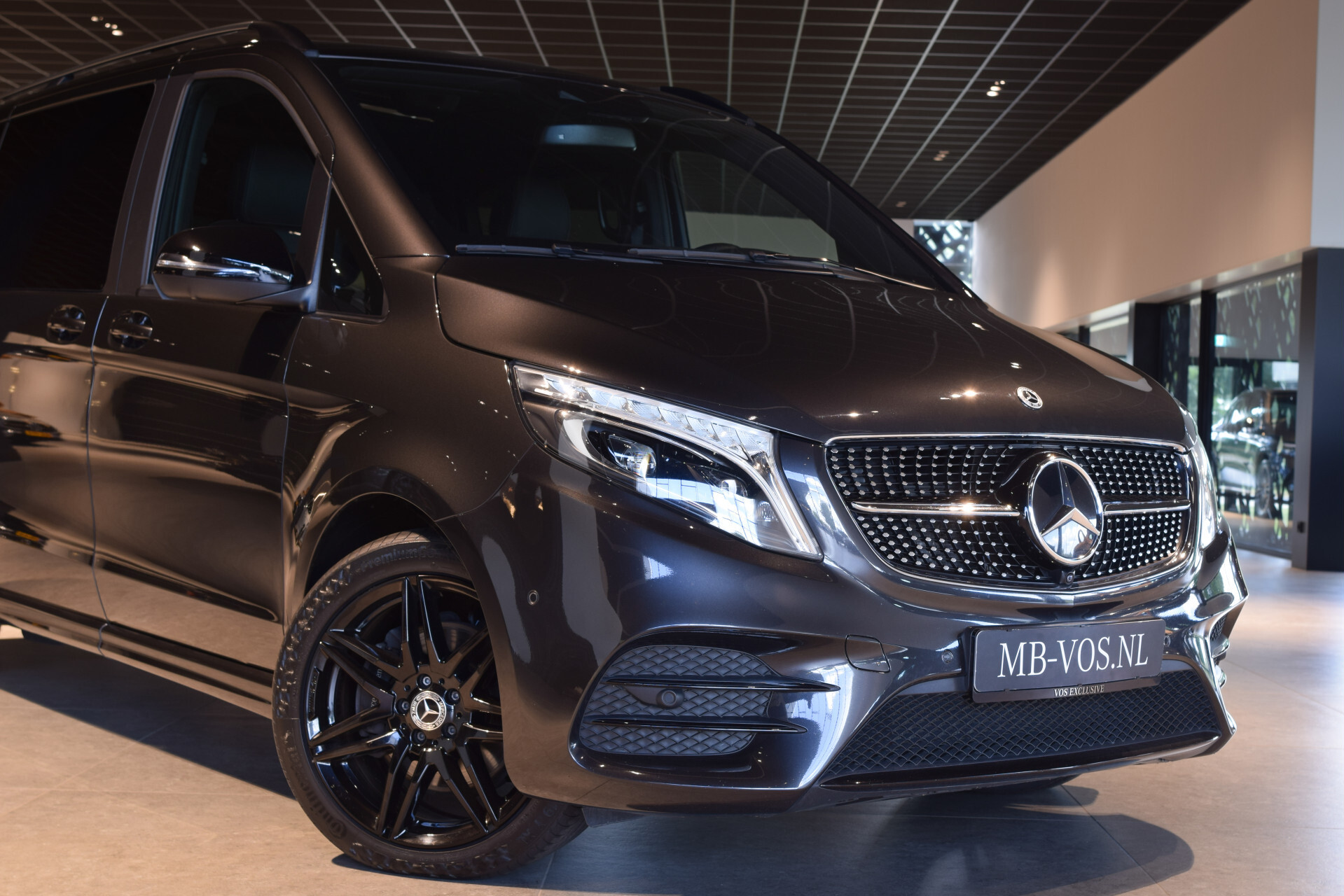 Mercedes-Benz V-Klasse 300d 4-M Lang DC AMG Avantgarde Edition Luchtvering | Panorama | Night Foto 38