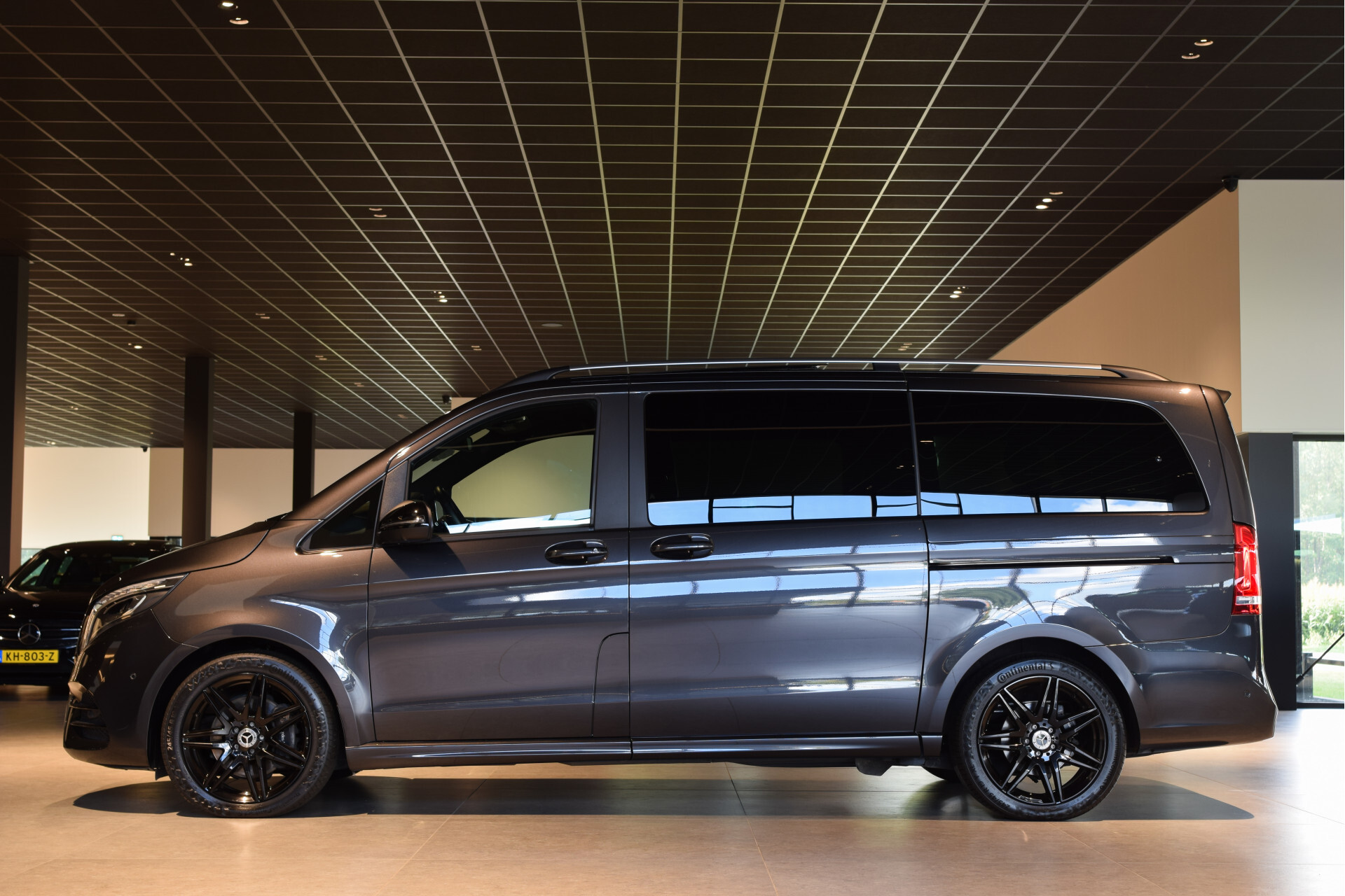 Mercedes-Benz V-Klasse 300d 4-M Lang DC AMG Avantgarde Edition Luchtvering | Panorama | Night Foto 4