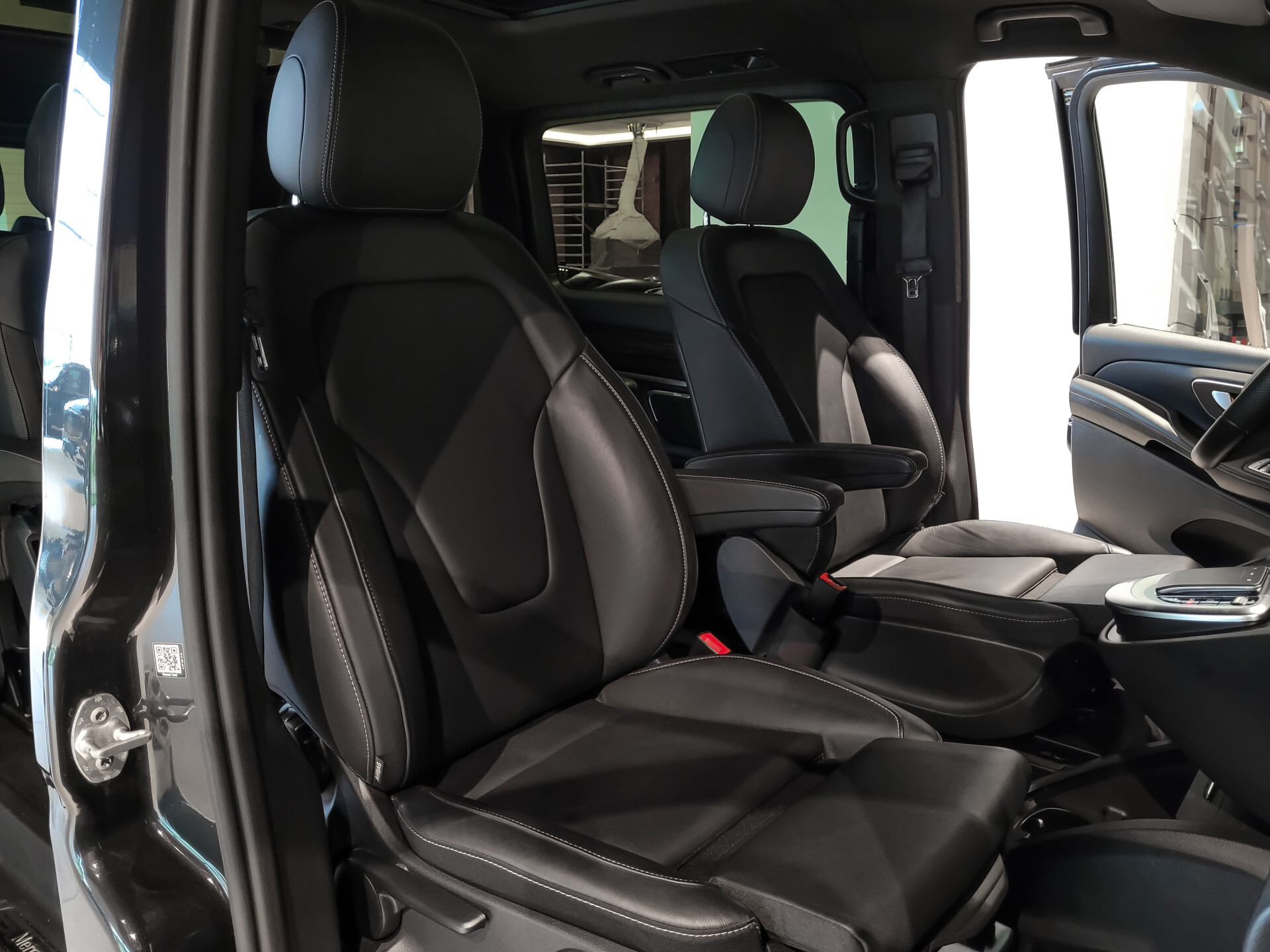 Mercedes-Benz V-Klasse 300d 4-M Lang DC AMG Avantgarde Edition Luchtvering | Panorama | Night Foto 6