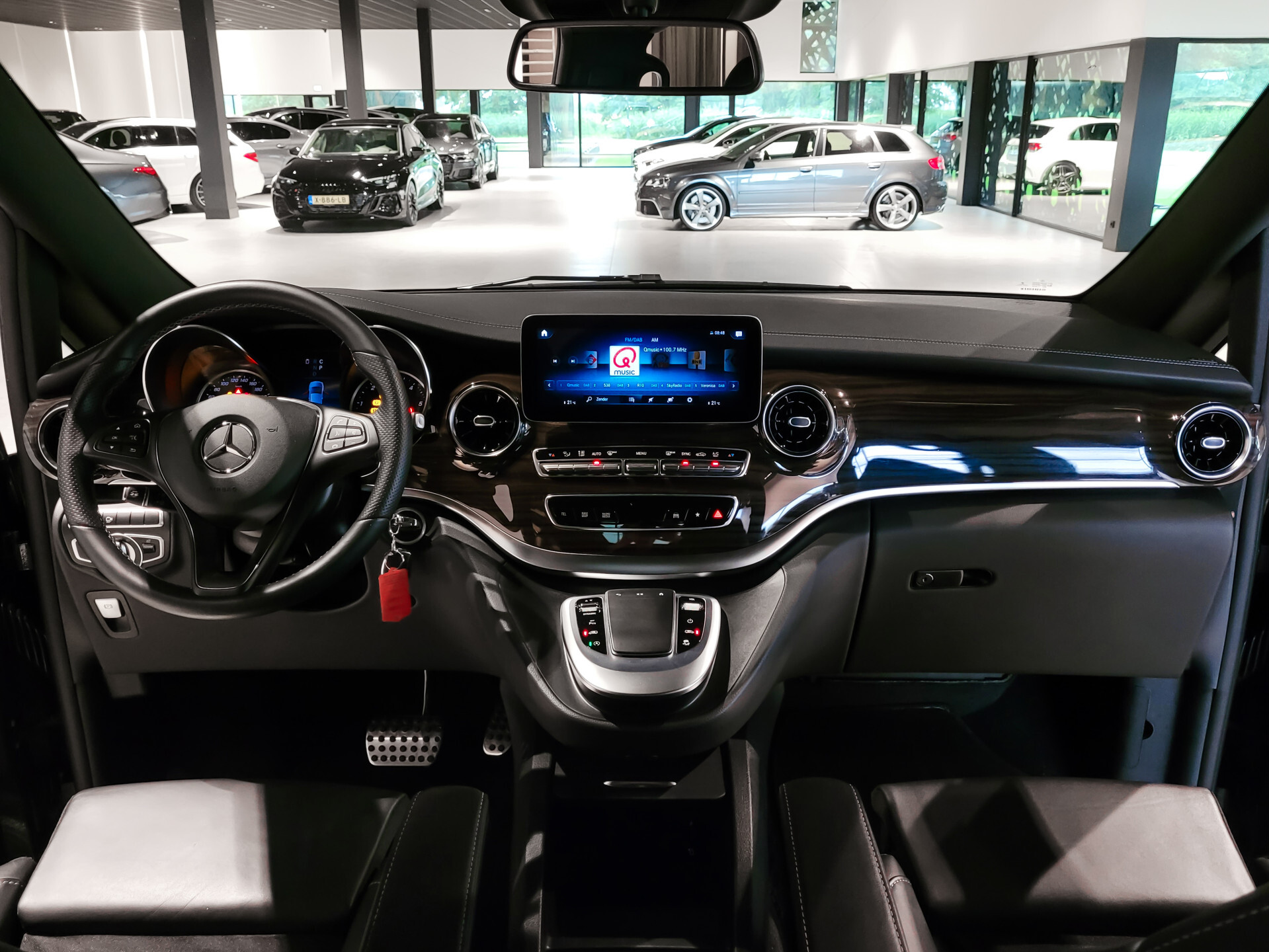 Mercedes-Benz V-Klasse 300d 4-M Lang DC AMG Avantgarde Edition Luchtvering | Panorama | Night Foto 8