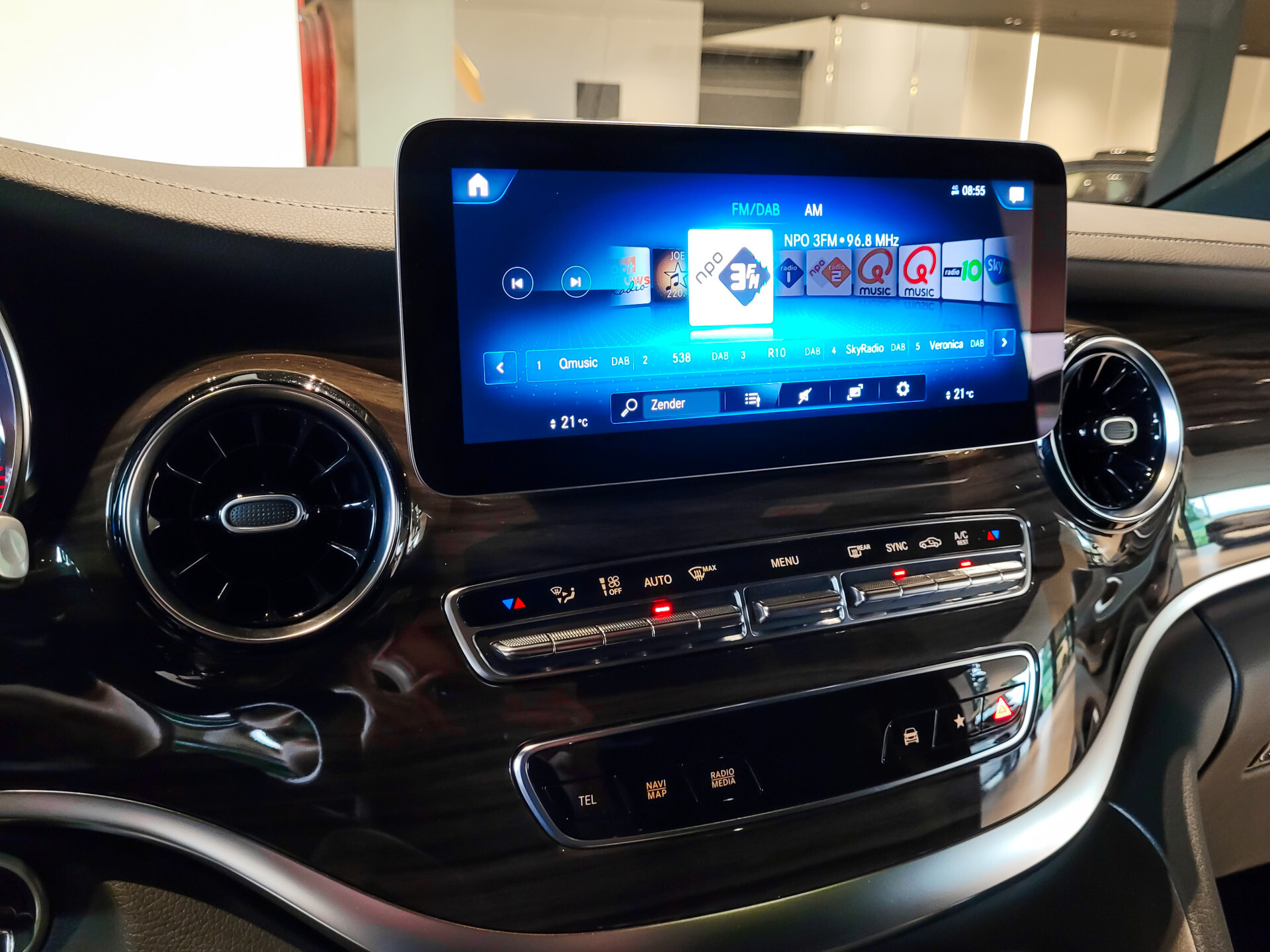 Mercedes-Benz V-Klasse 300d 4-M Lang DC AMG Avantgarde Edition Luchtvering | Panorama | Night Foto 9