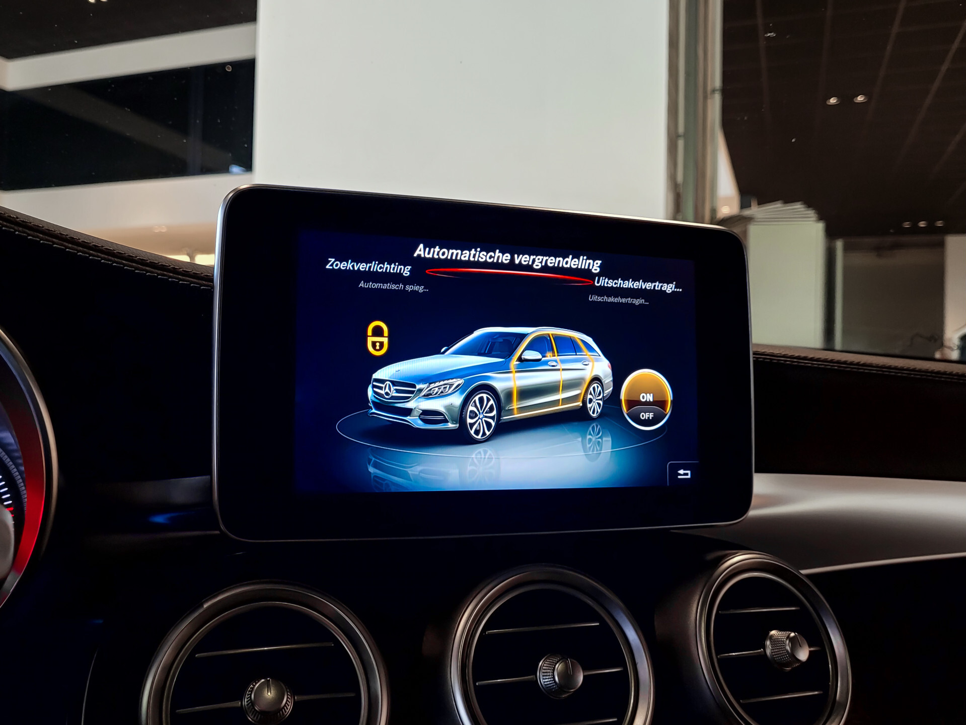 Mercedes-Benz C-Klasse Estate 250 Cdi AMG Panorama | Luchtvering | Distronic | Comand | Trekhaak | LED | 19" Foto 14