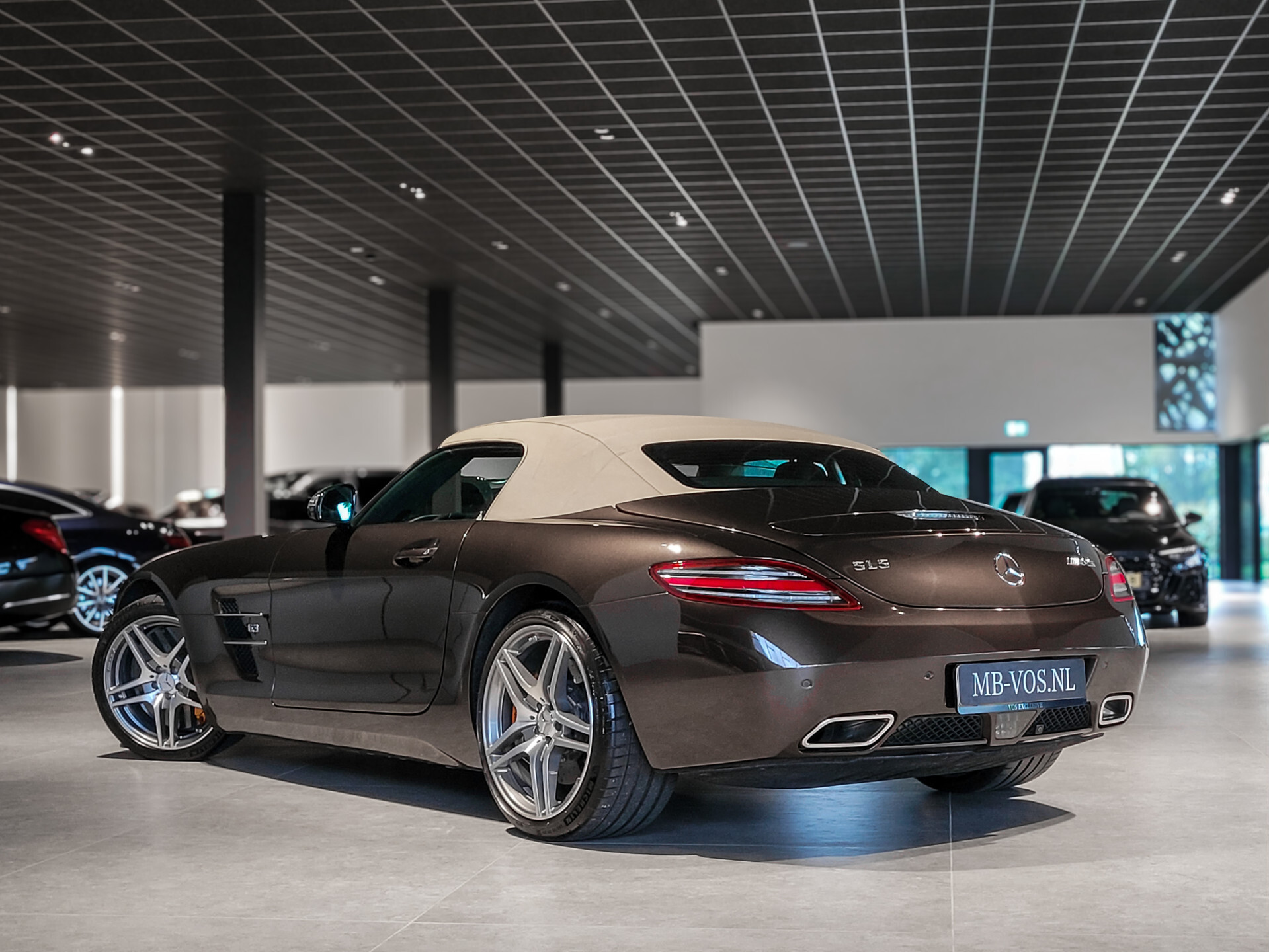 Mercedes-Benz SLS Roadster 6.3 AMG Keramisch | Designo | B&O | Sepang bruin Foto 4