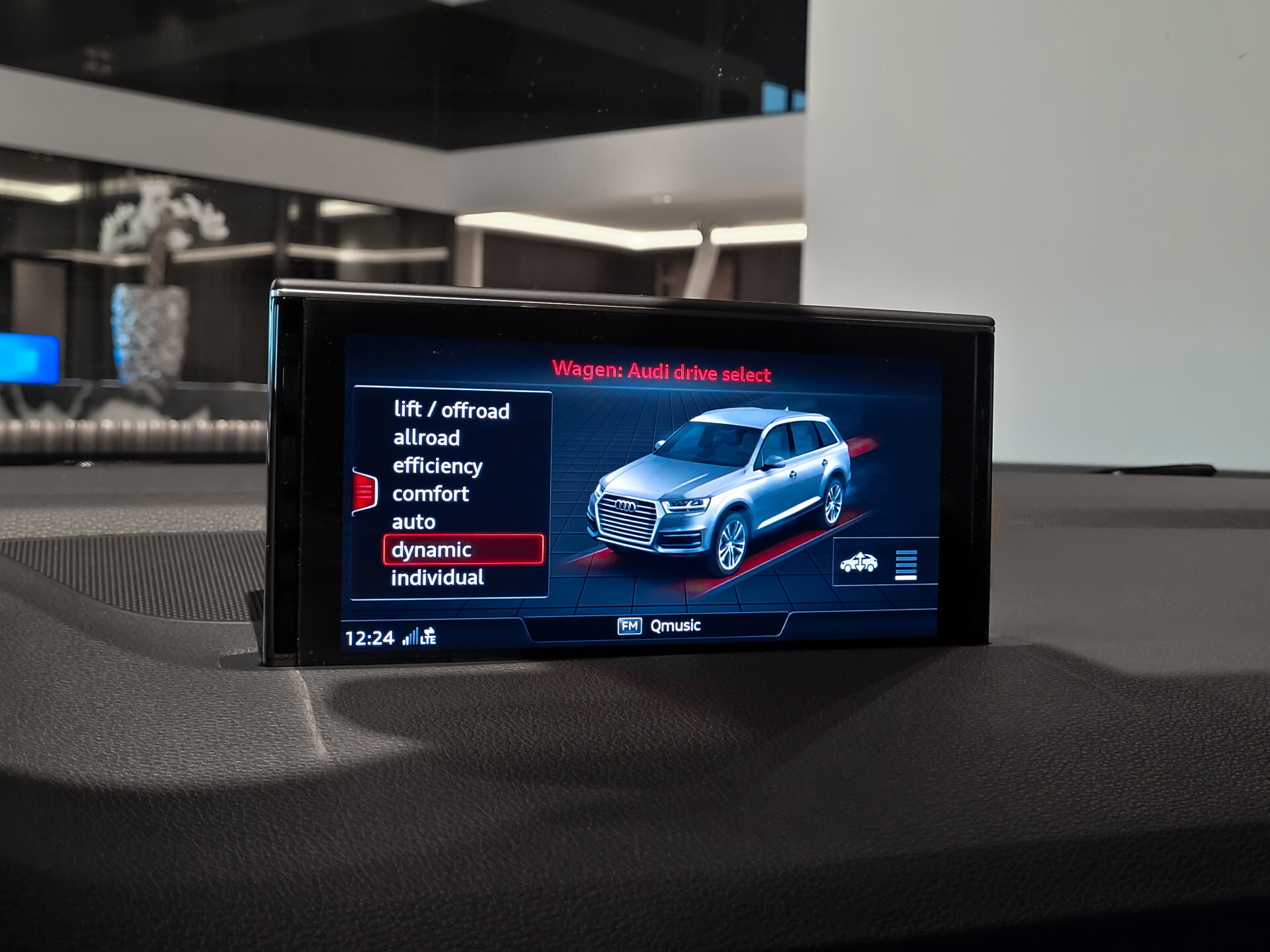 Audi SQ7 4.0 TDI Quattro Pro Line 7-Persoons Carbon | New Service | HUD | Bose | Achterassturing | Standkachel Foto 24