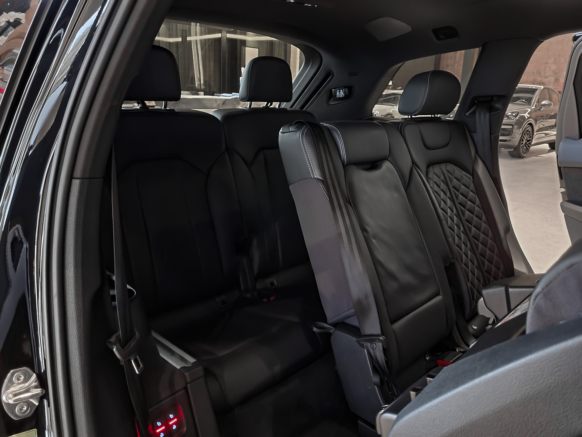 Audi SQ7 4.0 TDI Quattro Pro Line 7-Persoons Carbon | New Service | HUD | Bose | Achterassturing | Standkachel Foto 8