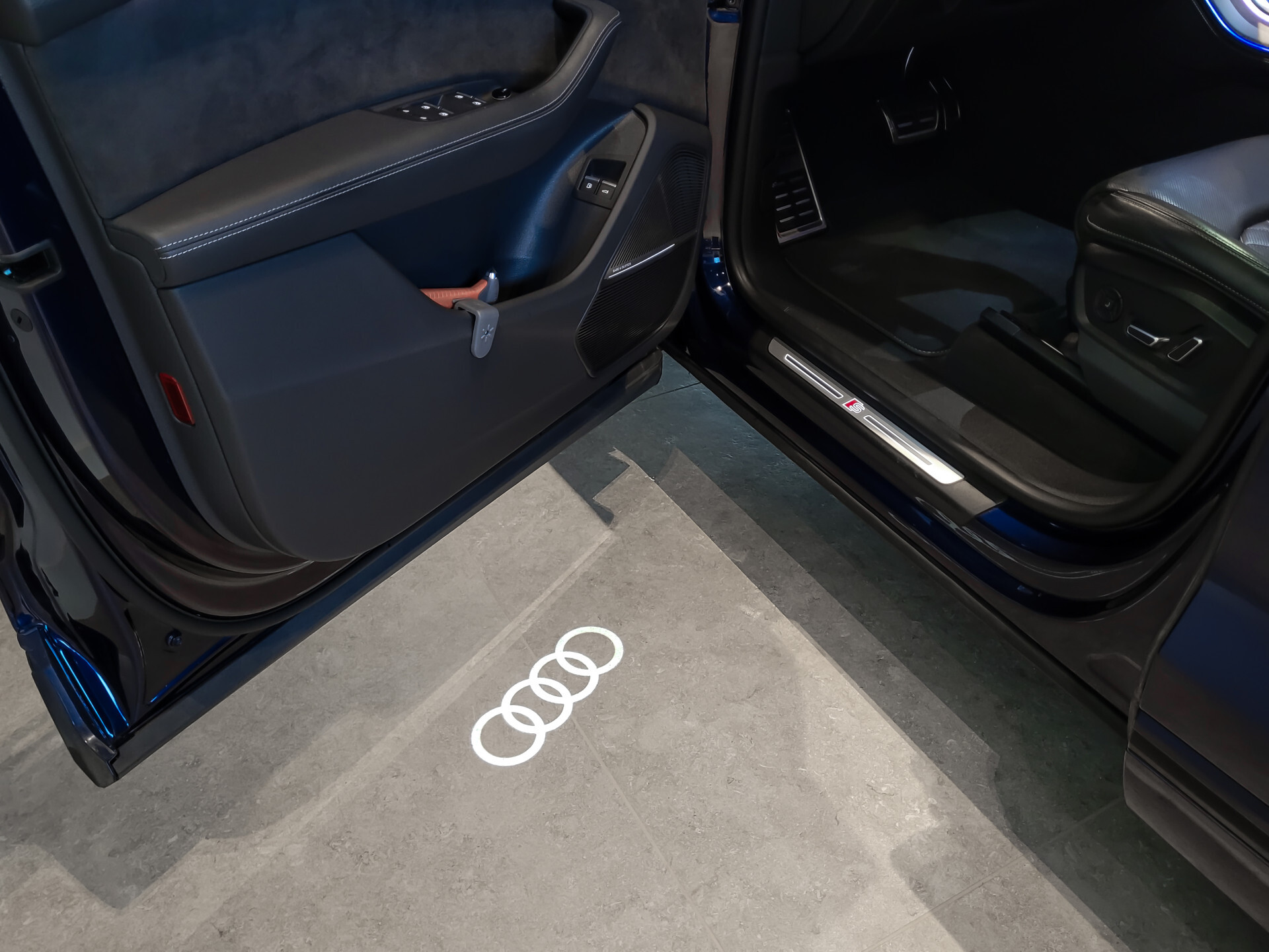 Audi Q8 60 TFSI e Quattro Competition Full Options | Nieuwprijs €168.184 Foto 17