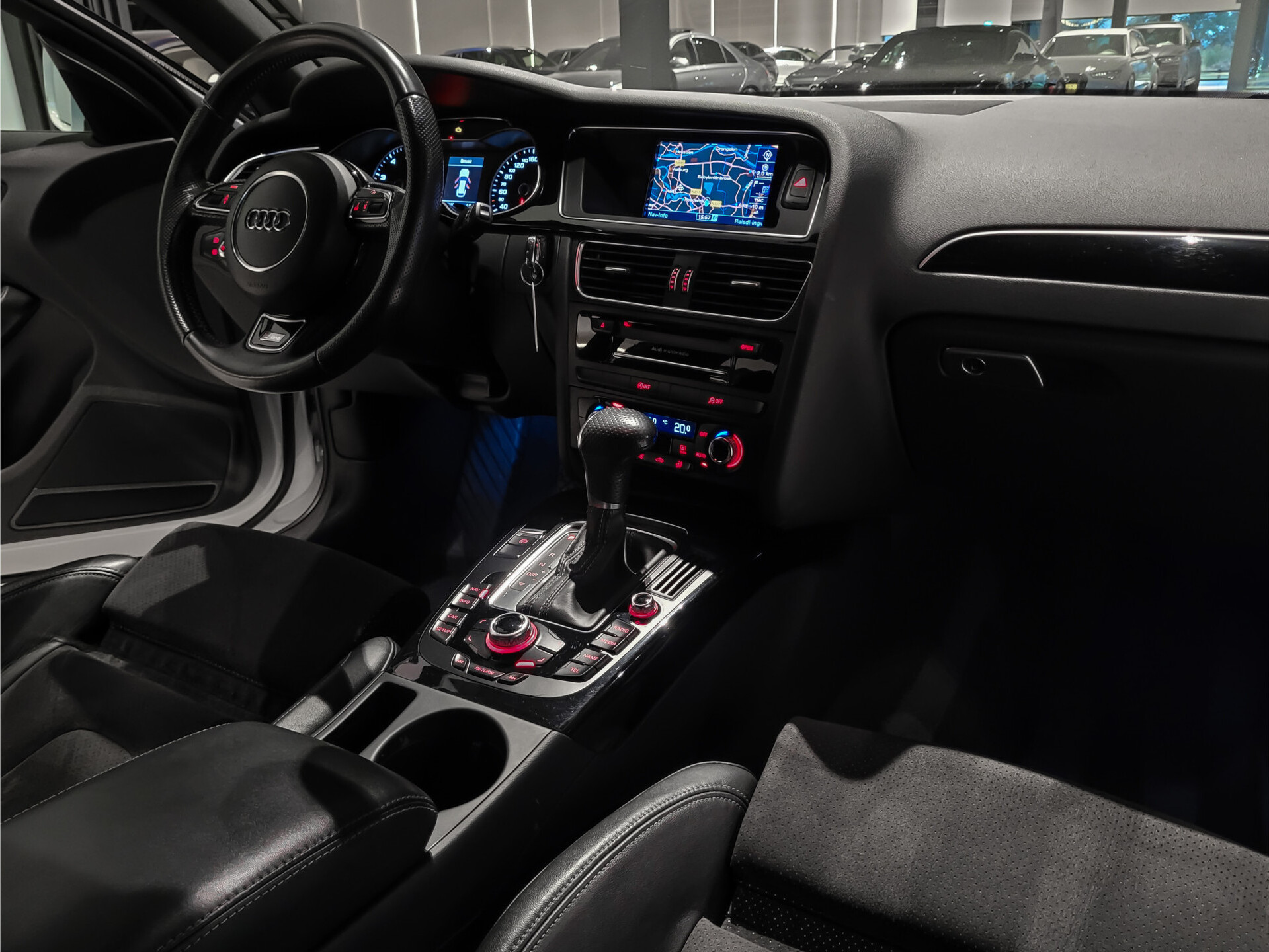 Audi A4 Avant 2.0 TFSI S Edition 19” Rotor | Blackline | Bi-Xenon | Full Map Navi | Pts | NL Auto | Winterset Foto 24