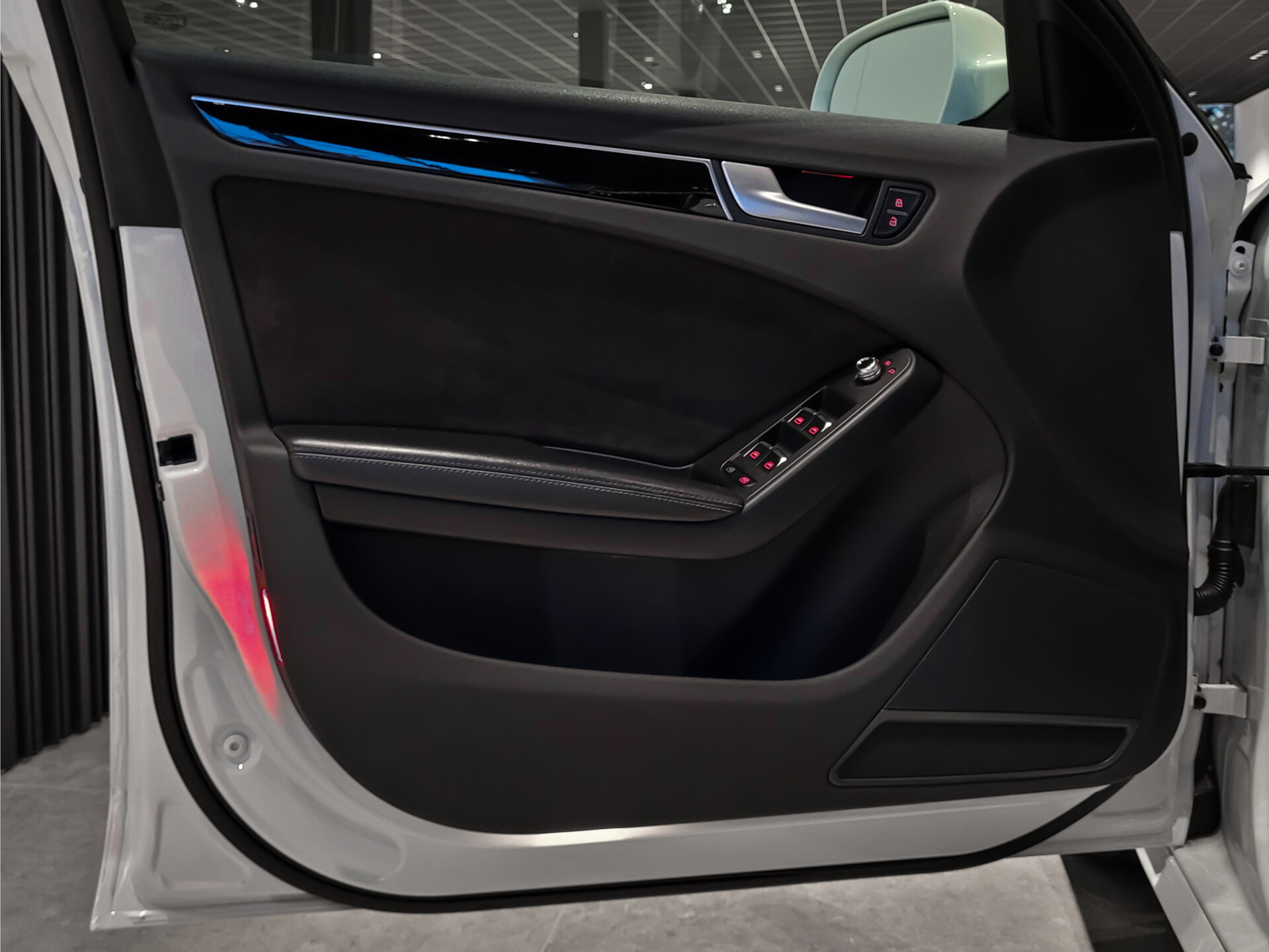 Audi A4 Avant 2.0 TFSI S Edition 19” Rotor | Blackline | Bi-Xenon | Full Map Navi | Pts | NL Auto | Winterset Foto 9