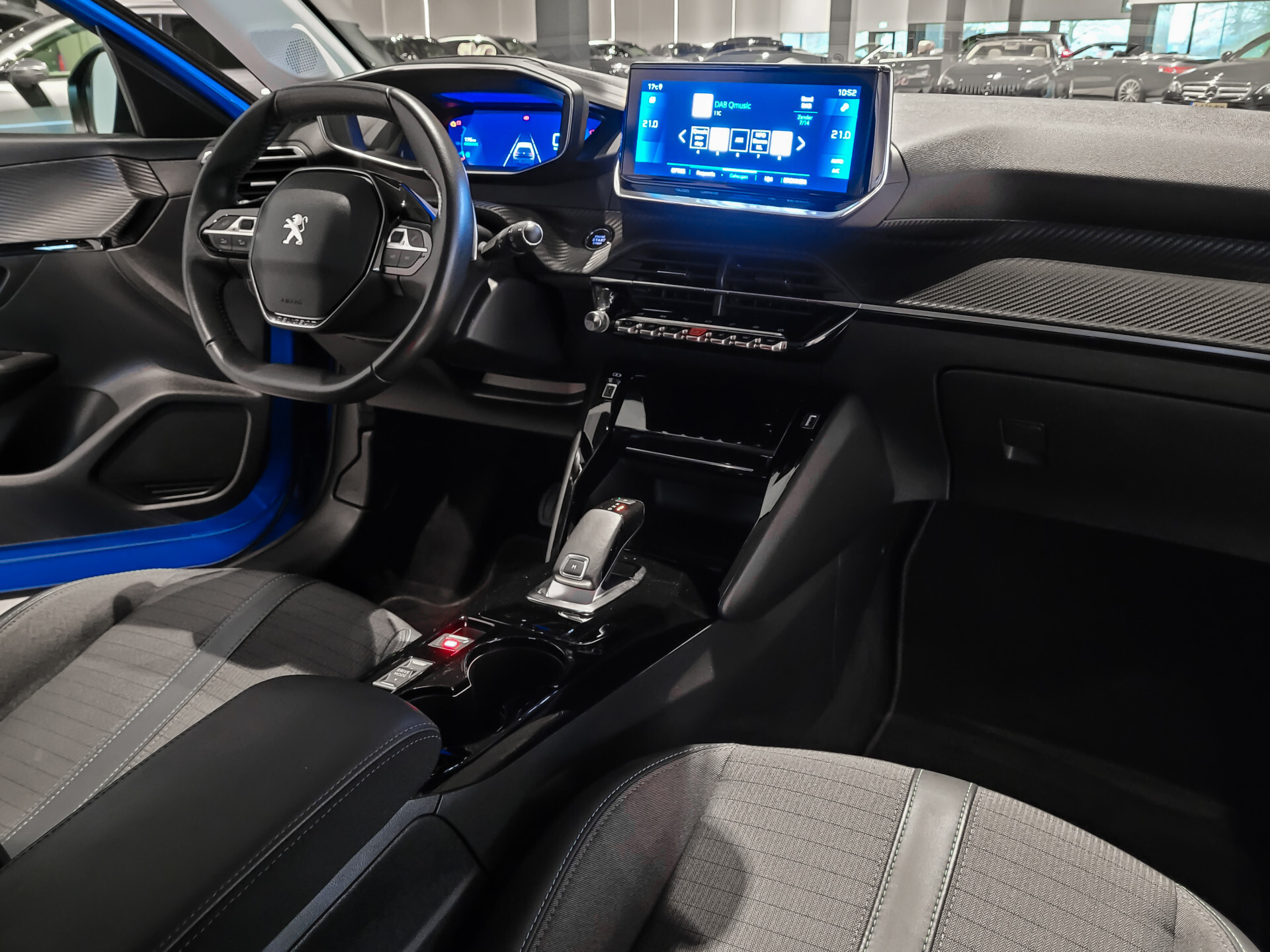 Peugeot 208 1.2 PureTech Allure Automaat Pack Drive Assist Plus | Pack Connect | Carplay | Groot navigatie | NL auto Foto 24