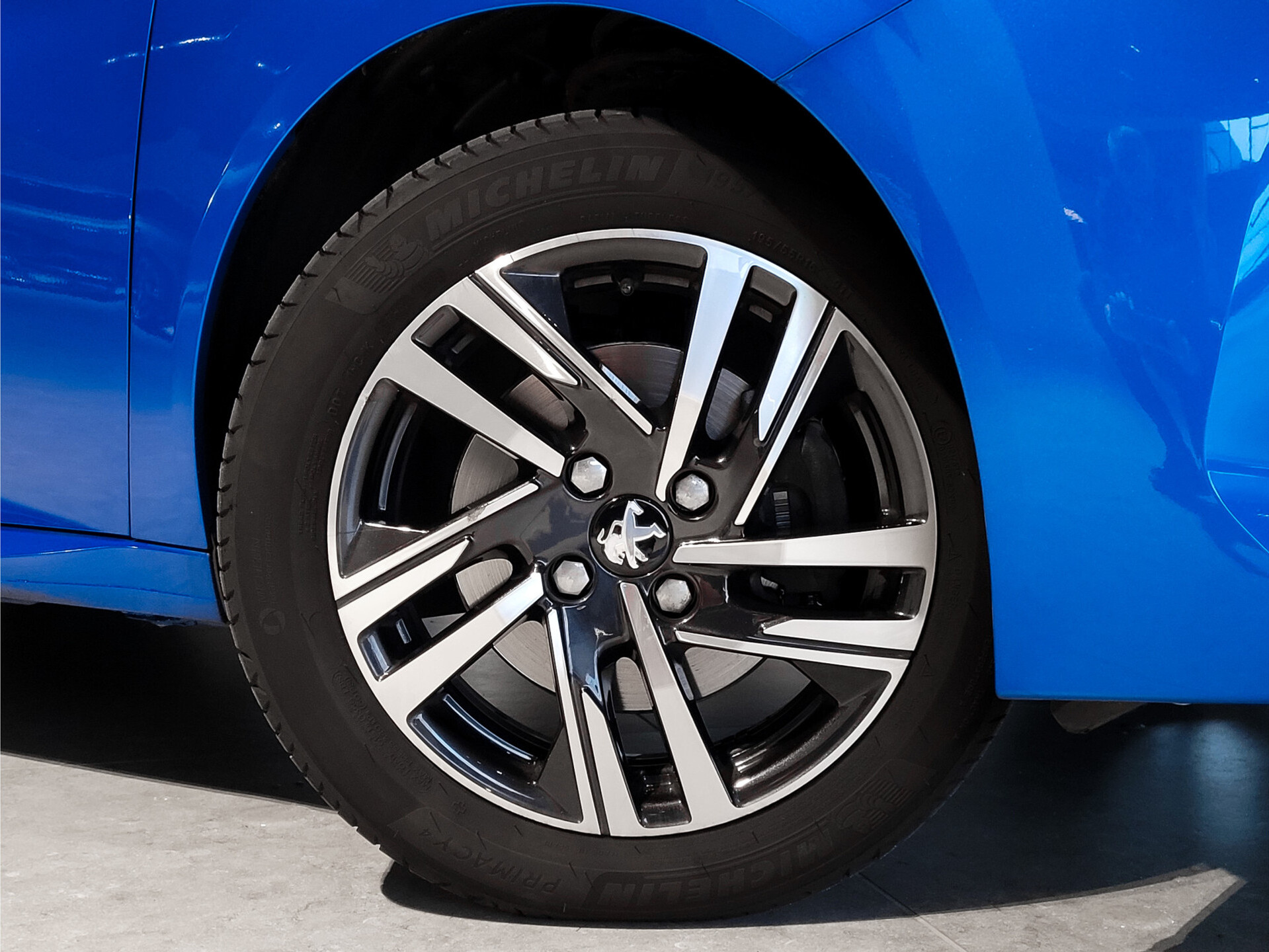 Peugeot 208 1.2 PureTech Allure Automaat Pack Drive Assist Plus | Pack Connect | Carplay | Groot navigatie | NL auto Foto 33