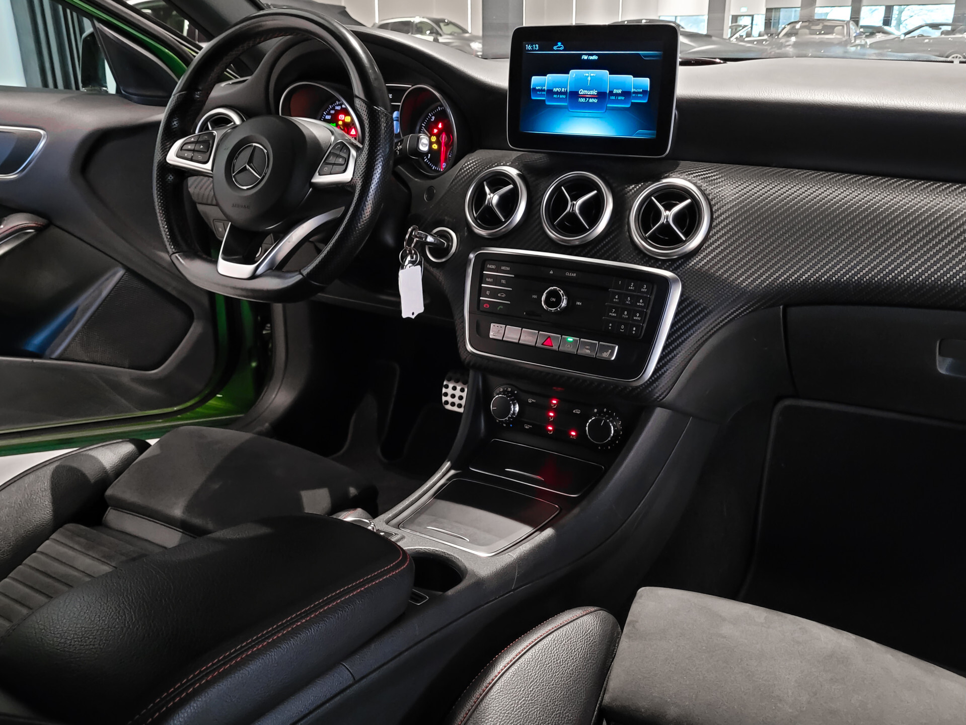 Mercedes-Benz A-Klasse 180 d AMG Facelift Night | Ambition | Verw-Stln | LED | NL Auto | Volledige historie Aut7 Foto 22