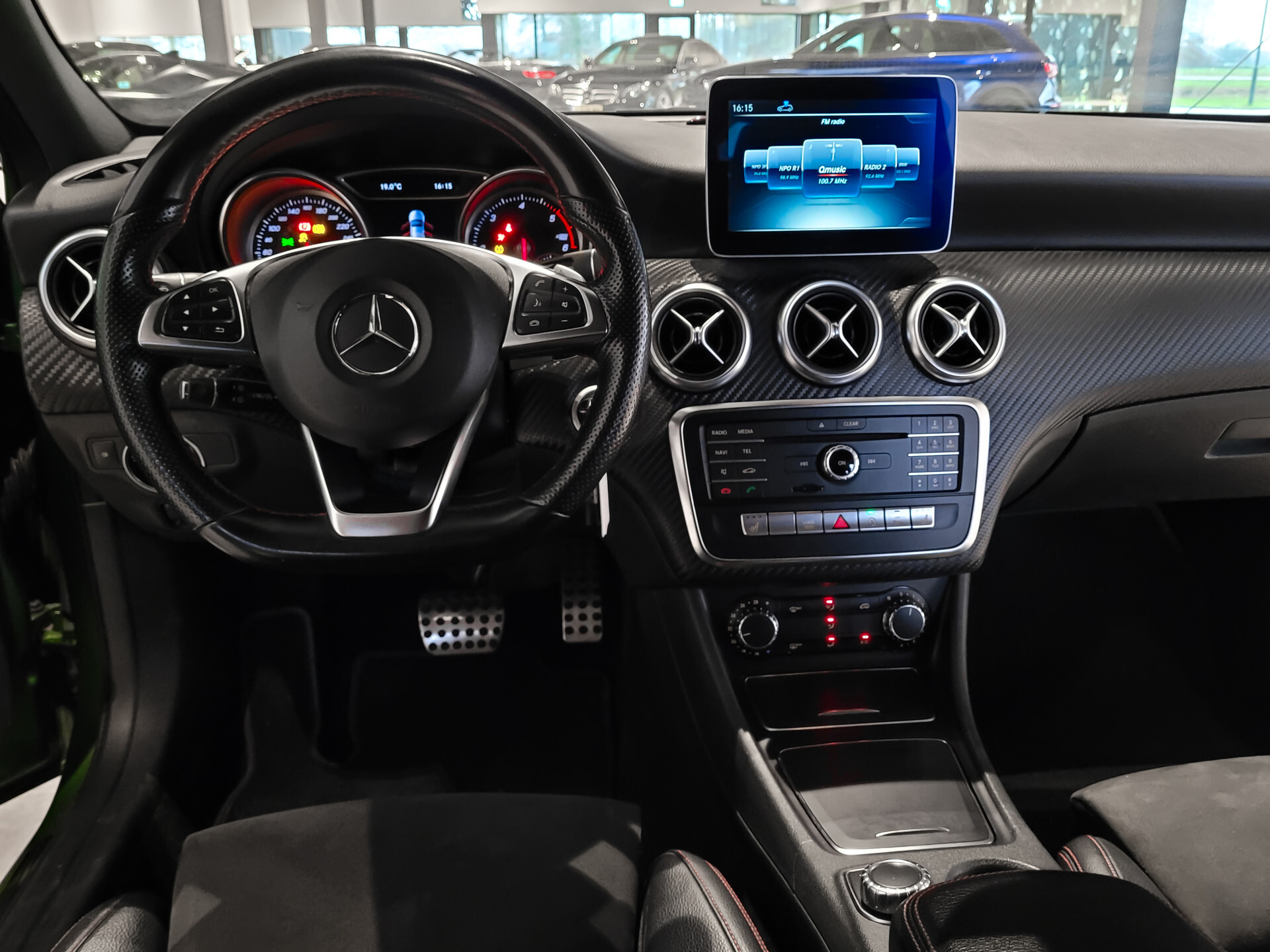 Mercedes-Benz A-Klasse 180 d AMG Facelift Night | Ambition | Verw-Stln | LED | NL Auto | Volledige historie Aut7 Foto 24