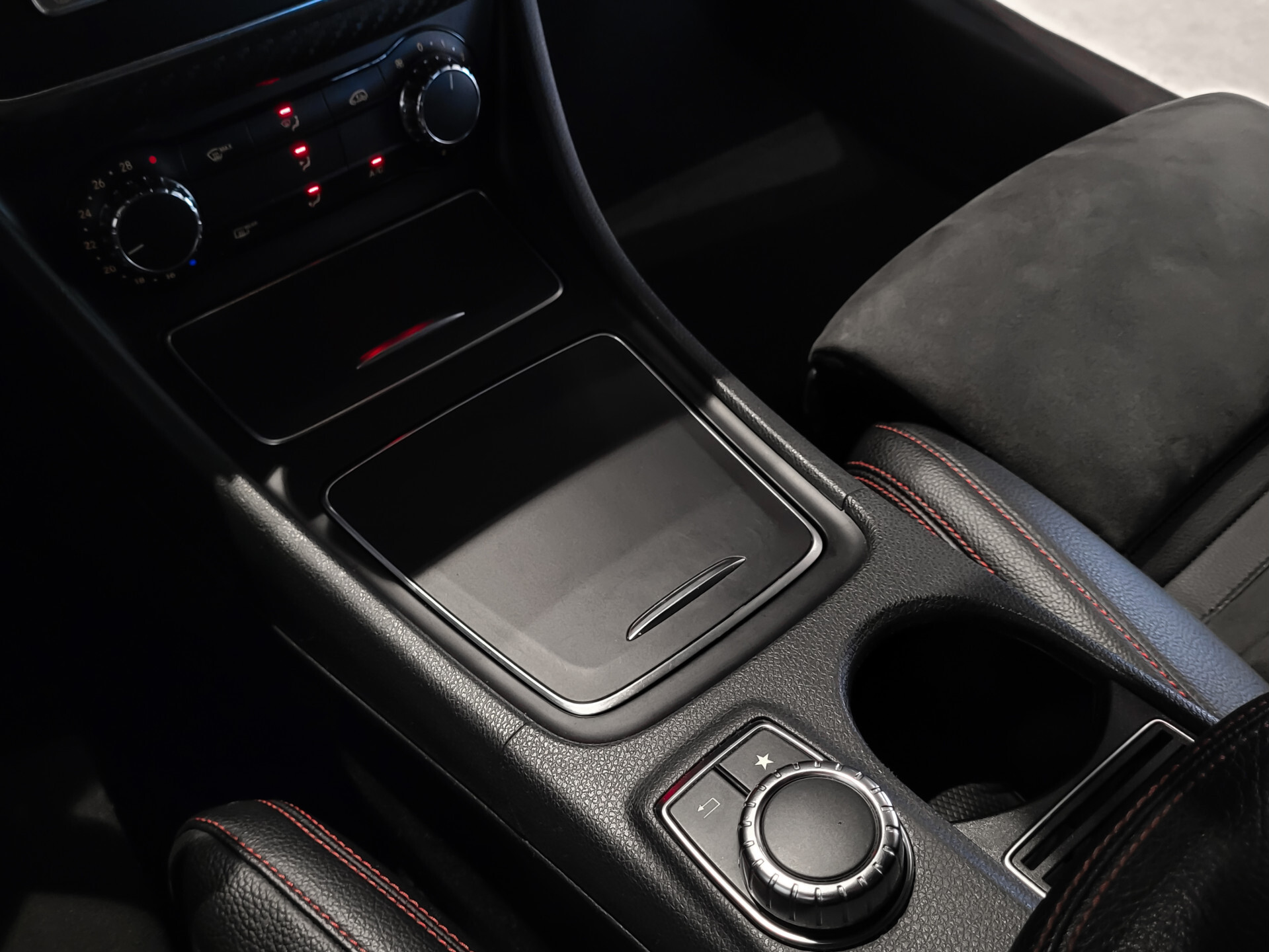 Mercedes-Benz A-Klasse 180 d AMG Facelift Night | Ambition | Verw-Stln | LED | NL Auto | Volledige historie Aut7 Foto 25