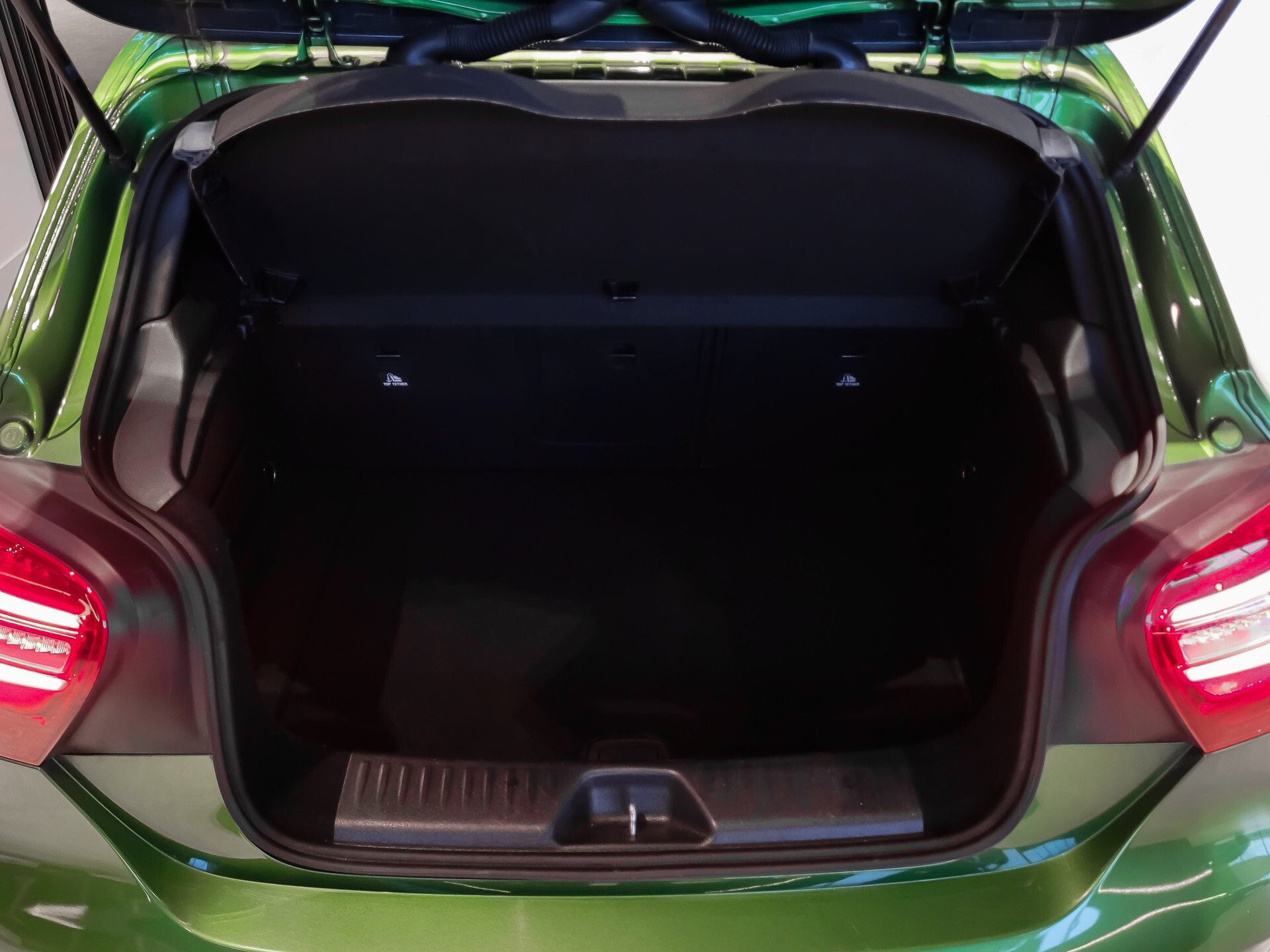 Mercedes-Benz A-Klasse 180 d AMG Facelift Night | Ambition | Verw-Stln | LED | NL Auto | Volledige historie Aut7 Foto 29