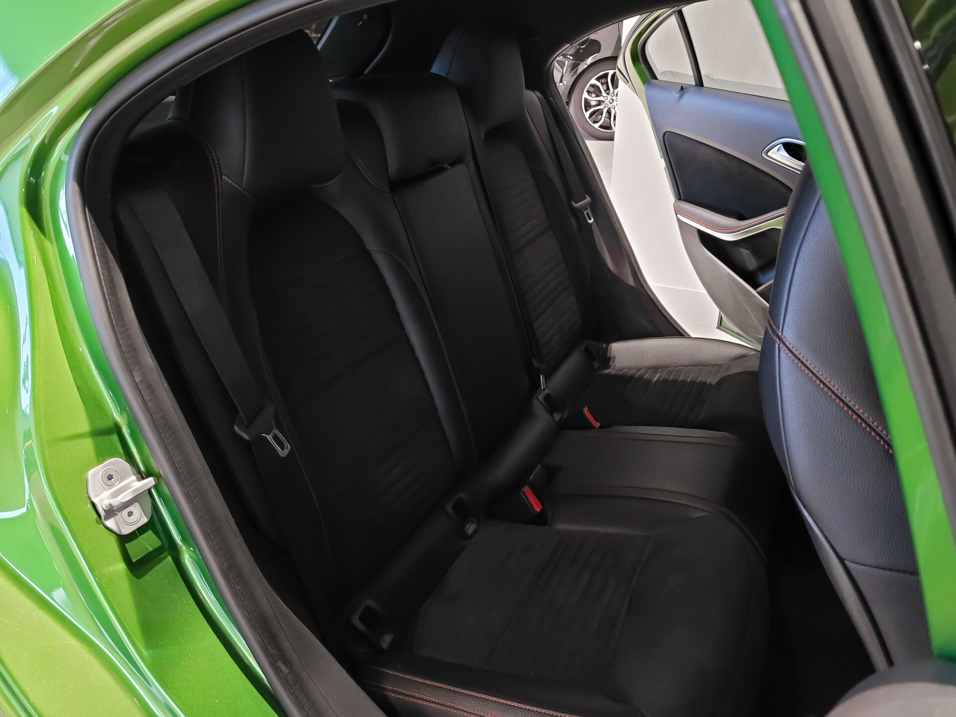 Mercedes-Benz A-Klasse 180 d AMG Facelift Night | Ambition | Verw-Stln | LED | NL Auto | Volledige historie Aut7 Foto 7