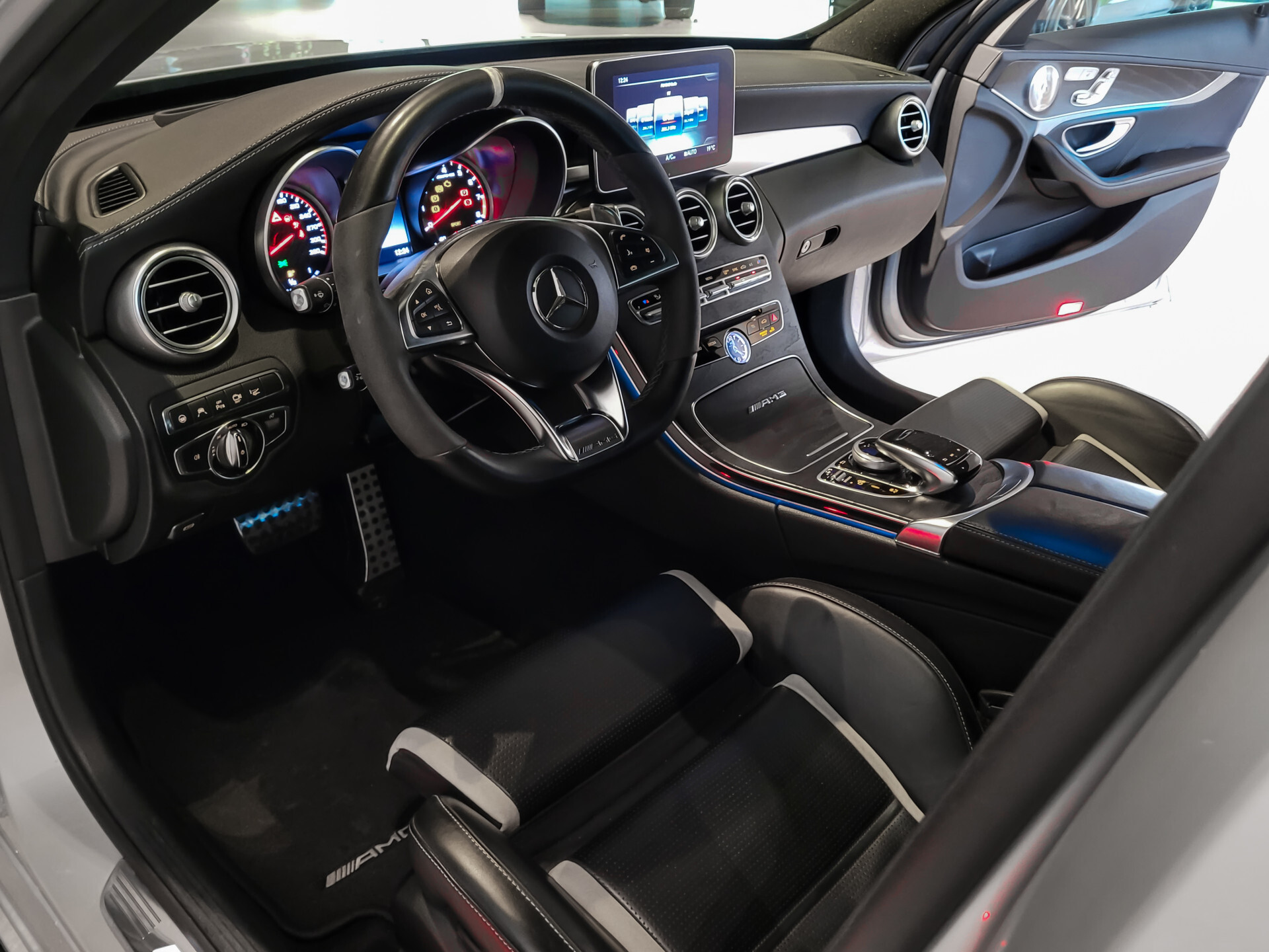 Mercedes-Benz C-Klasse Estate AMG 63 S Ceramic | Performance stoelen | Night | Keyless | Distronic | Burmester | 360 | HUD | Centuri Foto 18