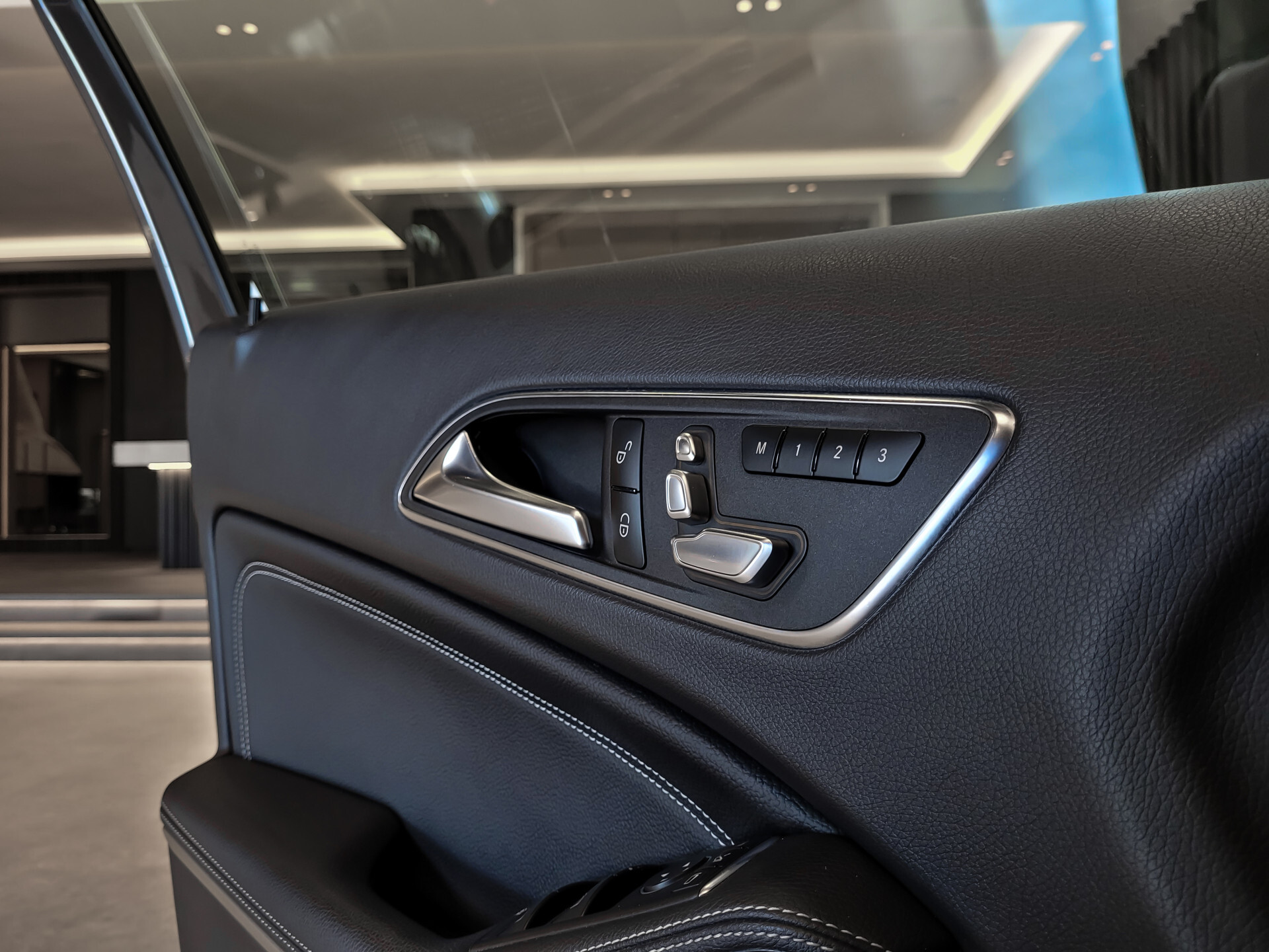 Mercedes-Benz GLA 200 Urban Night | Keyless | Camera | Mem | ECC | 19" | DAB | Dodehoekassistent | Sfeerverlichting Foto 10