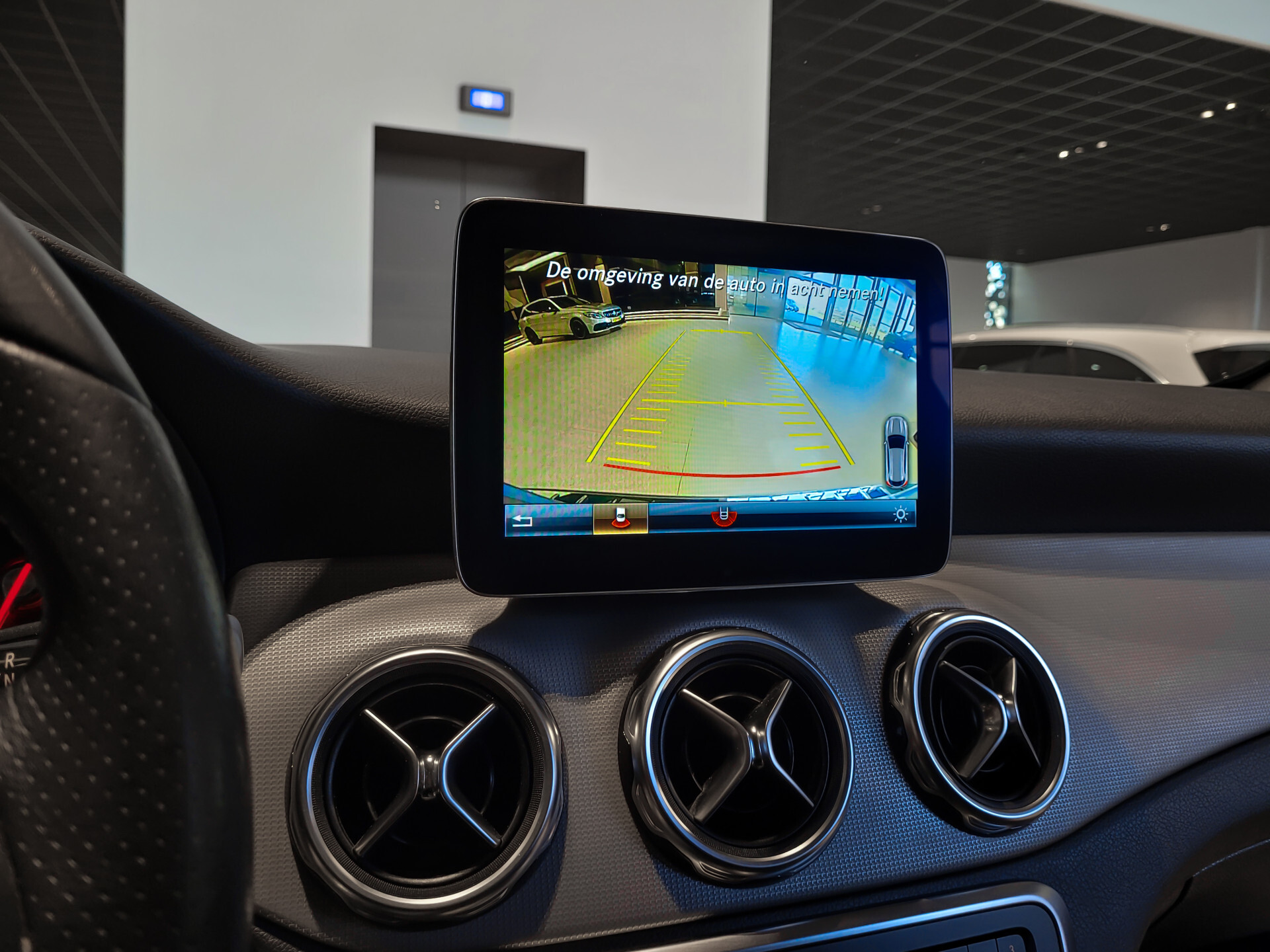 Mercedes-Benz GLA 200 Urban Night | Keyless | Camera | Mem | ECC | 19" | DAB | Dodehoekassistent | Sfeerverlichting Foto 11