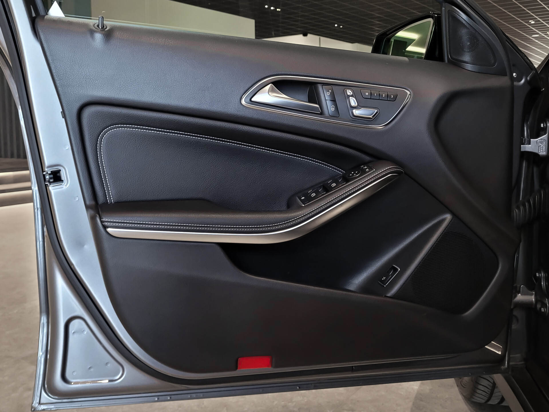 Mercedes-Benz GLA 200 Urban Night | Keyless | Camera | Mem | ECC | 19" | DAB | Dodehoekassistent | Sfeerverlichting Foto 8