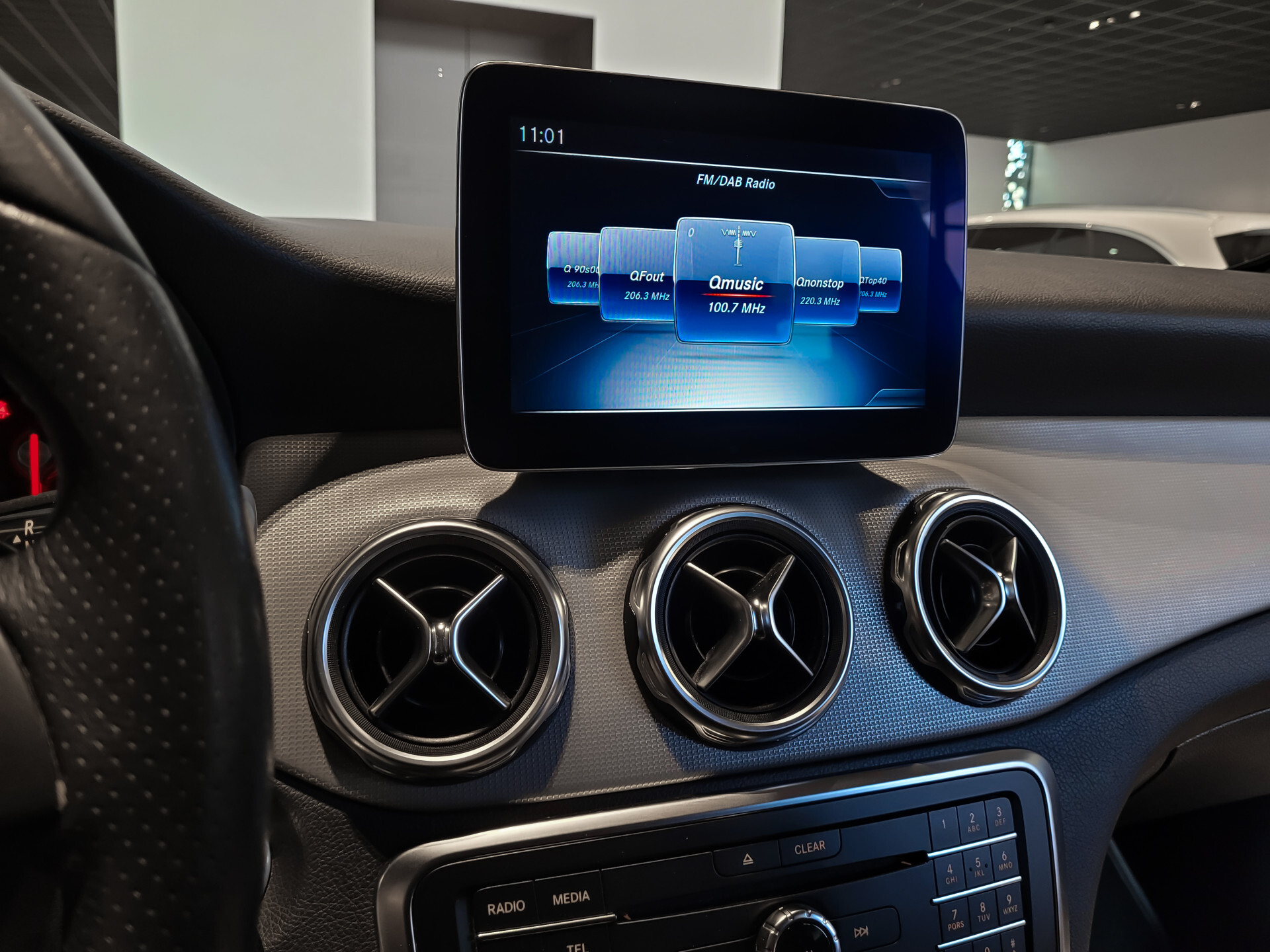 Mercedes-Benz GLA 200 Urban Night | Keyless | Camera | Mem | ECC | 19" | DAB | Dodehoekassistent | Sfeerverlichting Foto 9