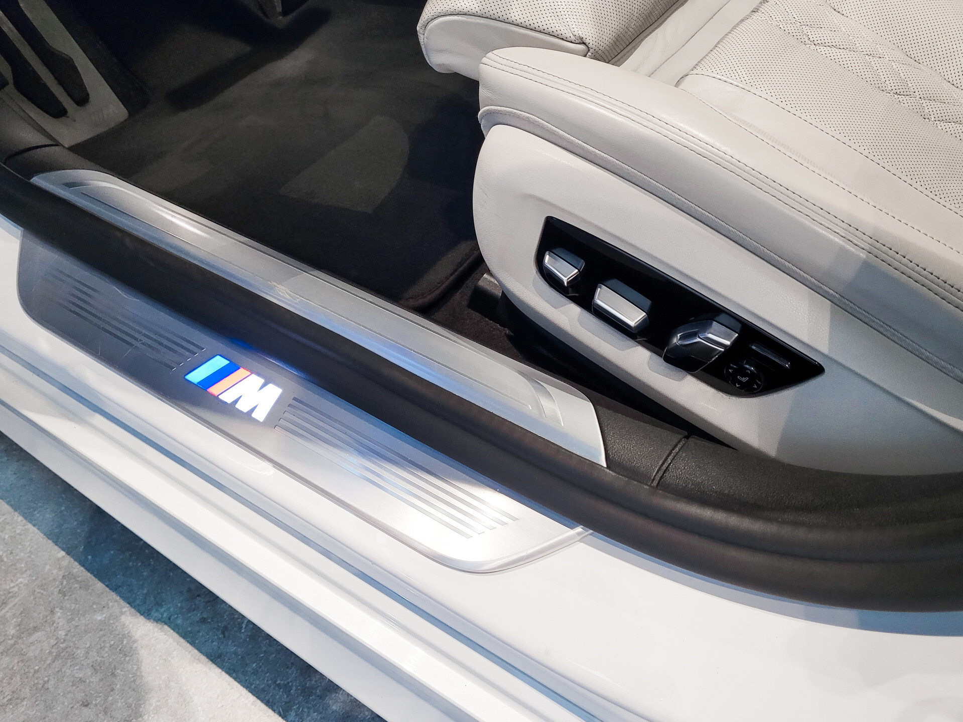 BMW 7 Serie 745Le xDrive M-Sport High Executive Lounge Seating | Klaptafels | B&W | 4*Massage | Laser | Sky Lounge Foto 19