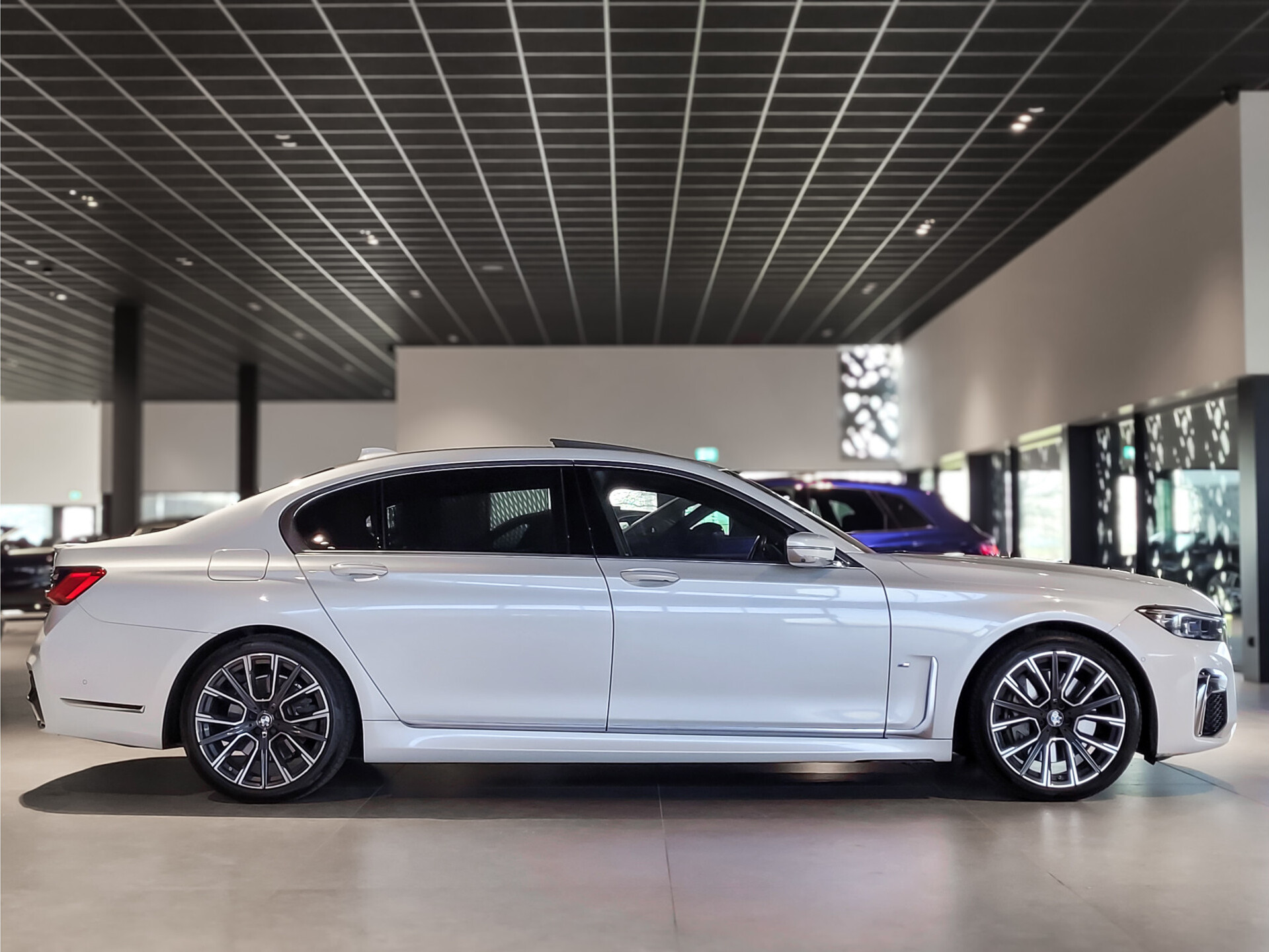 BMW 7 Serie 745Le xDrive M-Sport High Executive Lounge Seating | Klaptafels | B&W | 4*Massage | Laser | Sky Lounge Foto 3