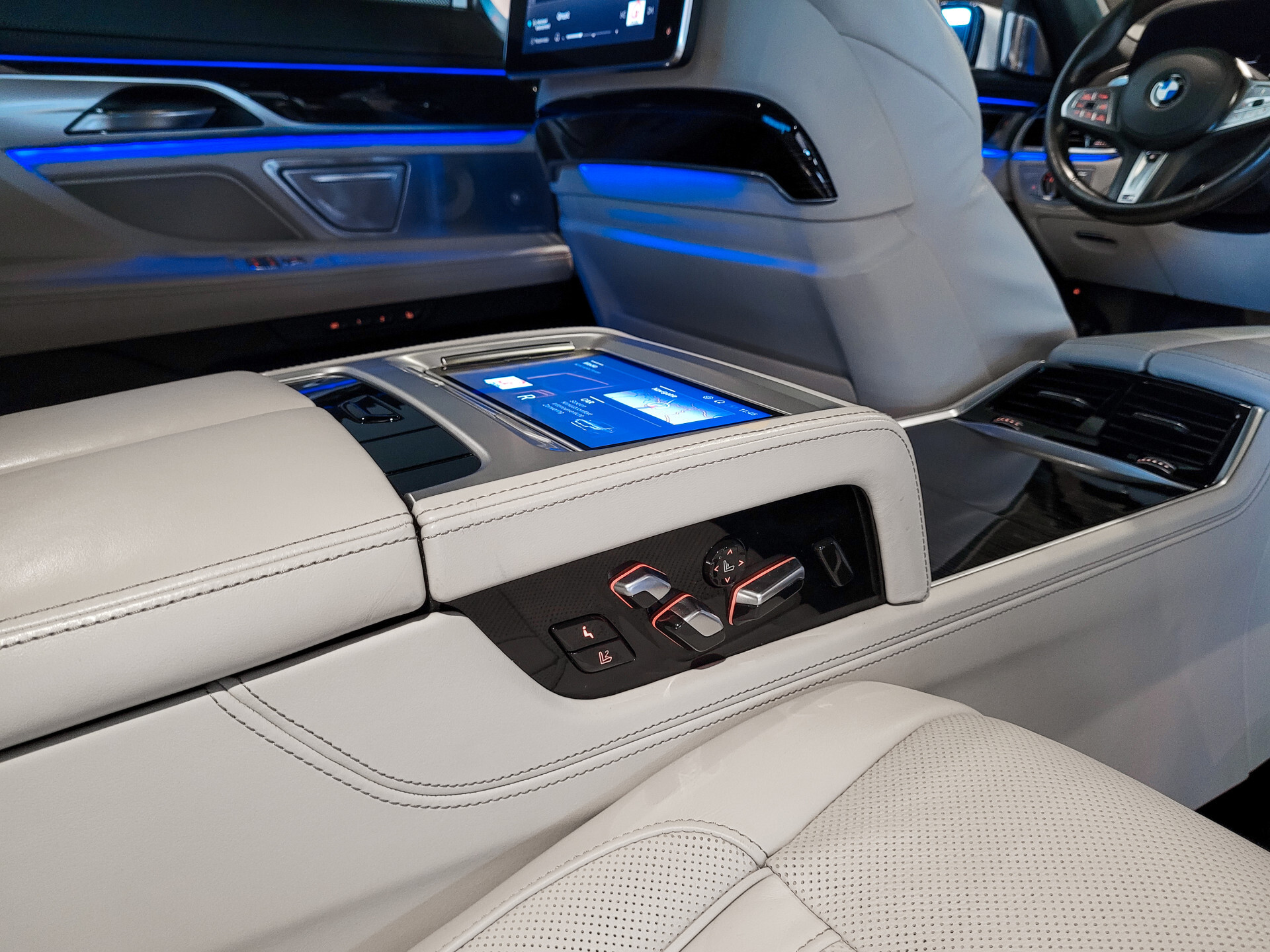 BMW 7 Serie 745Le xDrive M-Sport High Executive Lounge Seating | Klaptafels | B&W | 4*Massage | Laser | Sky Lounge Foto 32