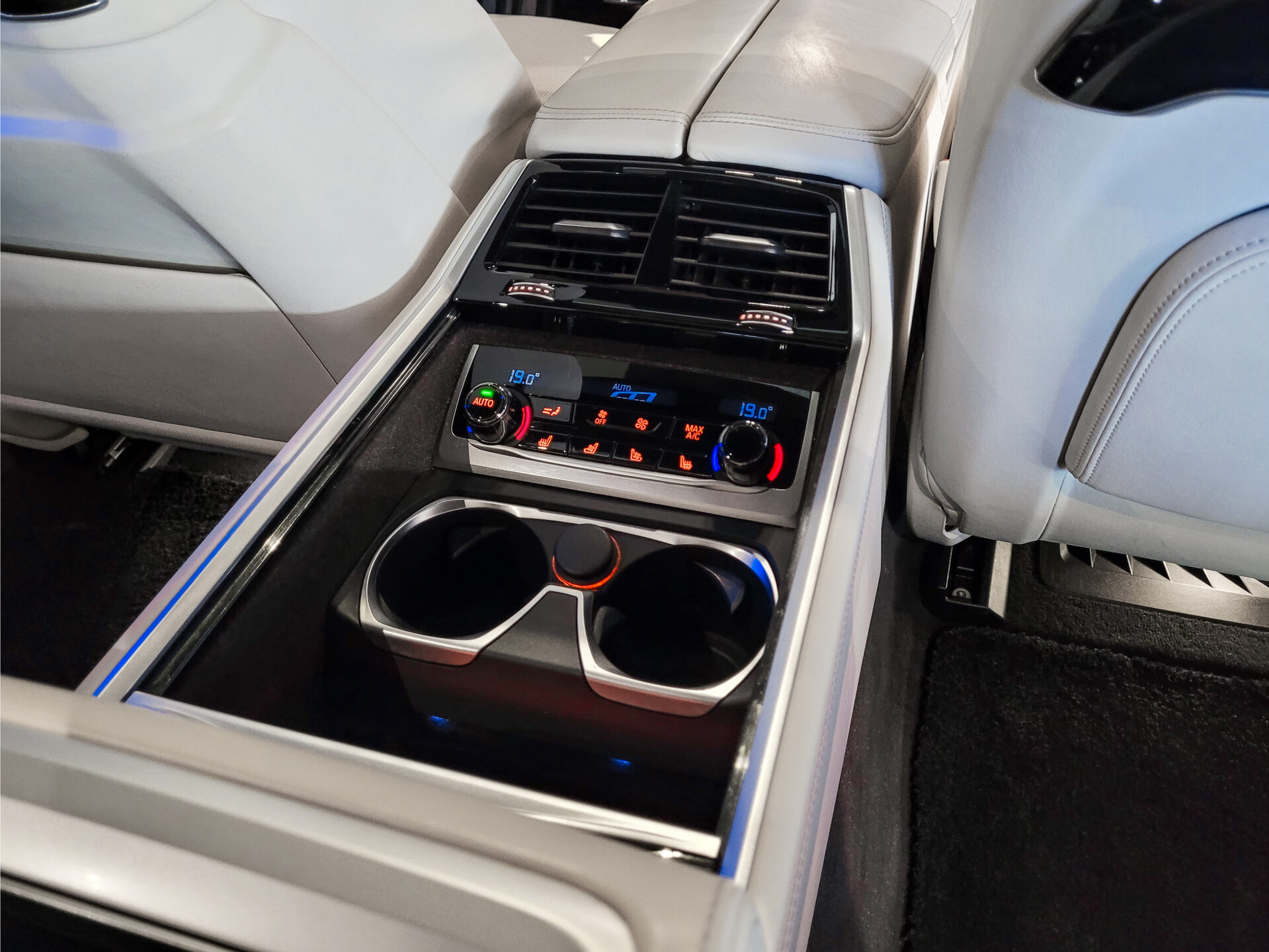 BMW 7 Serie 745Le xDrive M-Sport High Executive Lounge Seating | Klaptafels | B&W | 4*Massage | Laser | Sky Lounge Foto 34