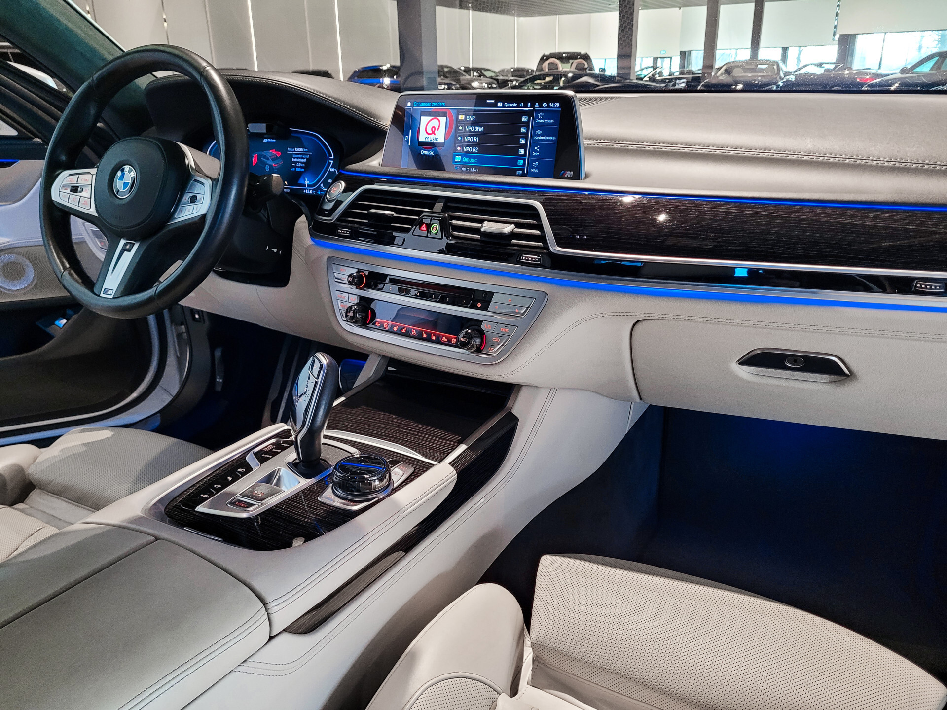 BMW 7 Serie 745Le xDrive M-Sport High Executive Lounge Seating | Klaptafels | B&W | 4*Massage | Laser | Sky Lounge Foto 38