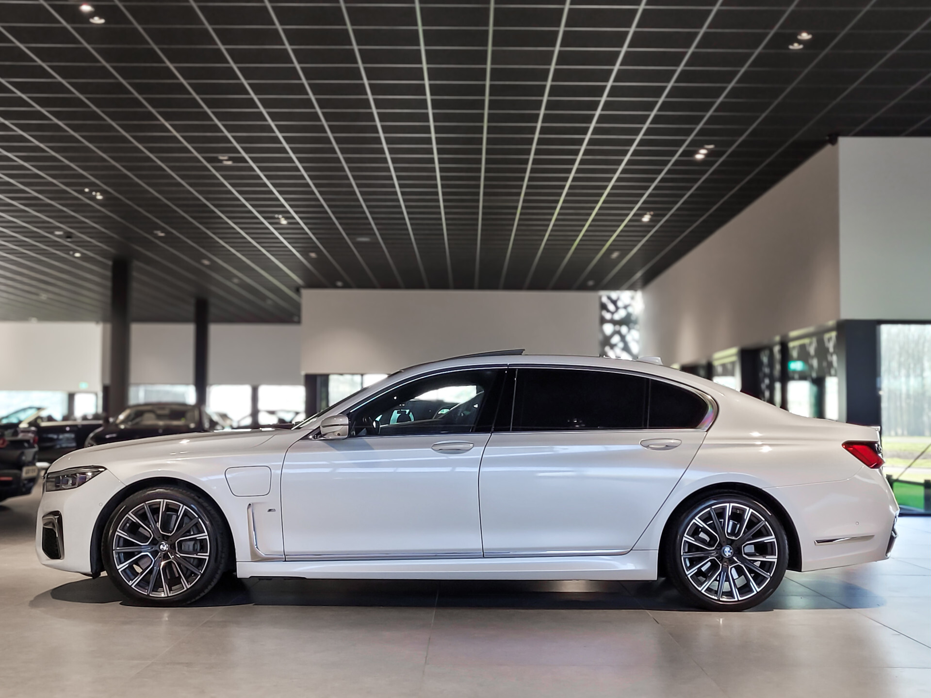 BMW 7 Serie 745Le xDrive M-Sport High Executive Lounge Seating | Klaptafels | B&W | 4*Massage | Laser | Sky Lounge Foto 4
